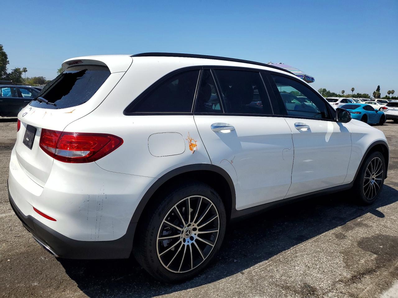2018 Mercedes-benz Glc 300 White vin: WDC0G4JB8JF361052
