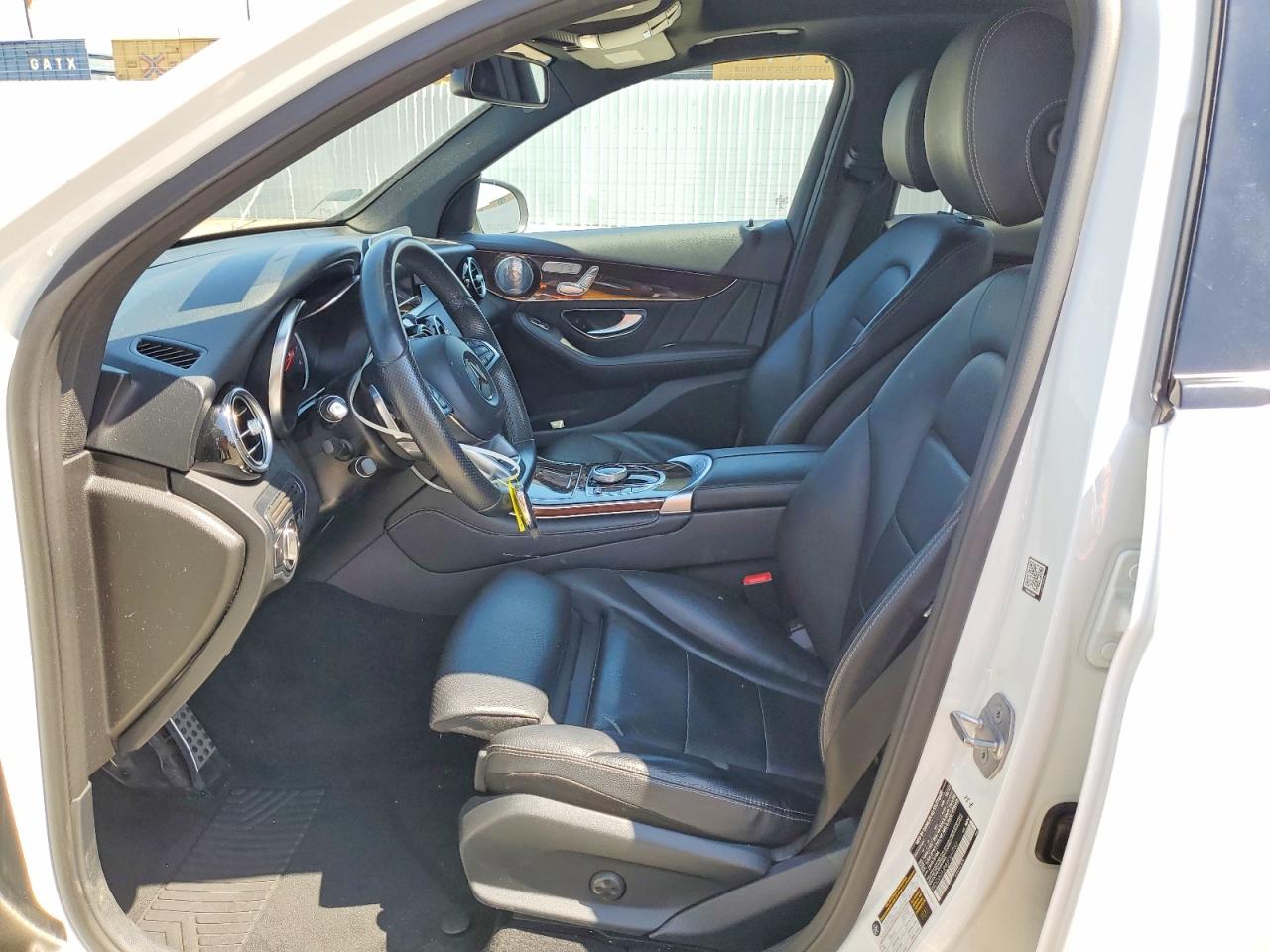 2018 Mercedes-benz Glc 300 White vin: WDC0G4JB8JF361052