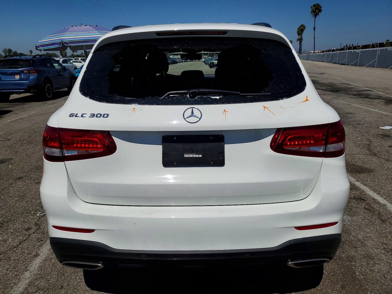 2018 Mercedes-benz Glc 300 White vin: WDC0G4JB8JF361052