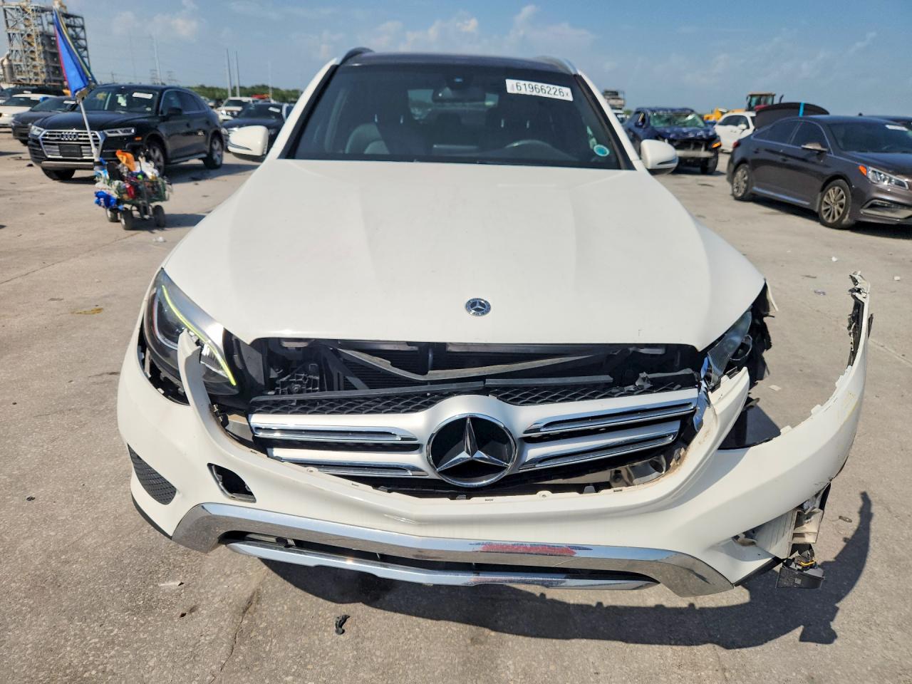 2019 Mercedes-benz Glc 300 White vin: WDC0G4JB9KF592415