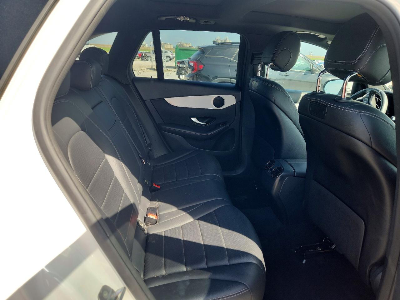 2019 Mercedes-benz Glc 300 White vin: WDC0G4JB9KF592415