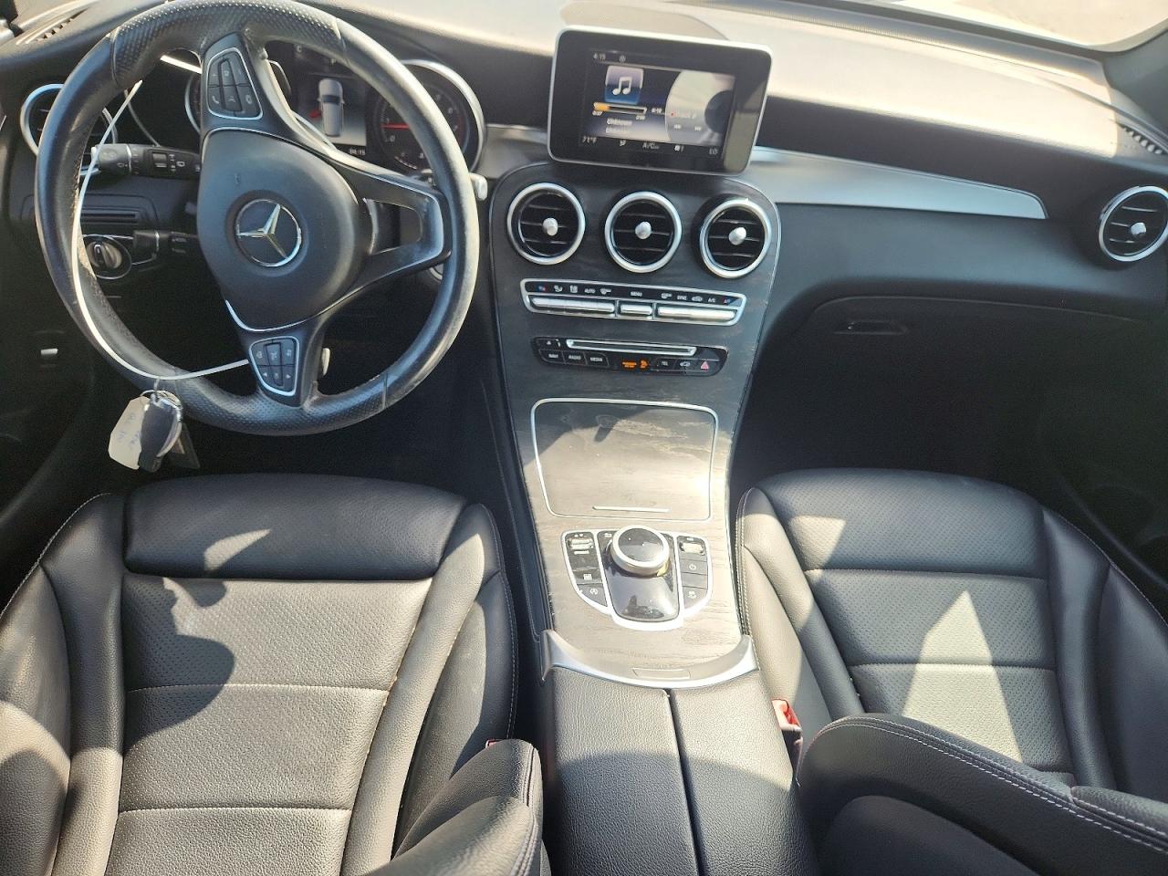 2019 Mercedes-benz Glc 300 White vin: WDC0G4JB9KF592415