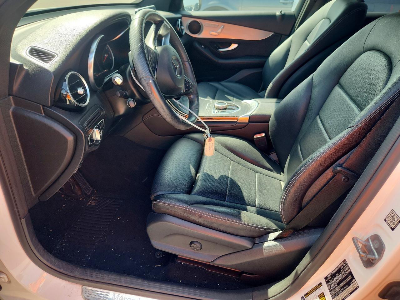 2019 Mercedes-benz Glc 300 White vin: WDC0G4JB9KF592415