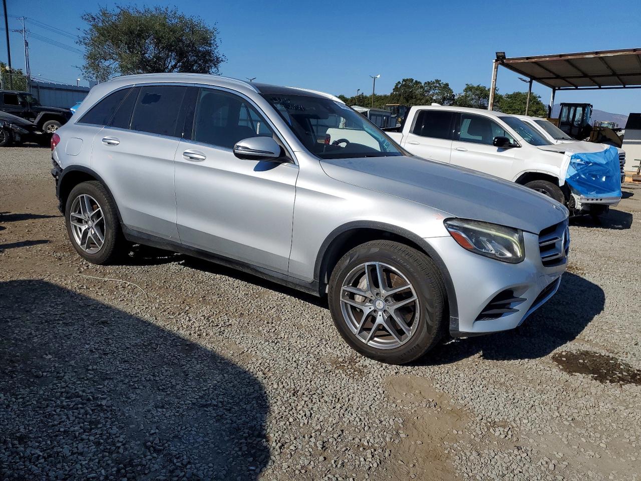 2017 Mercedes-benz Glc 300 Silver vin: WDC0G4JBXHF132737