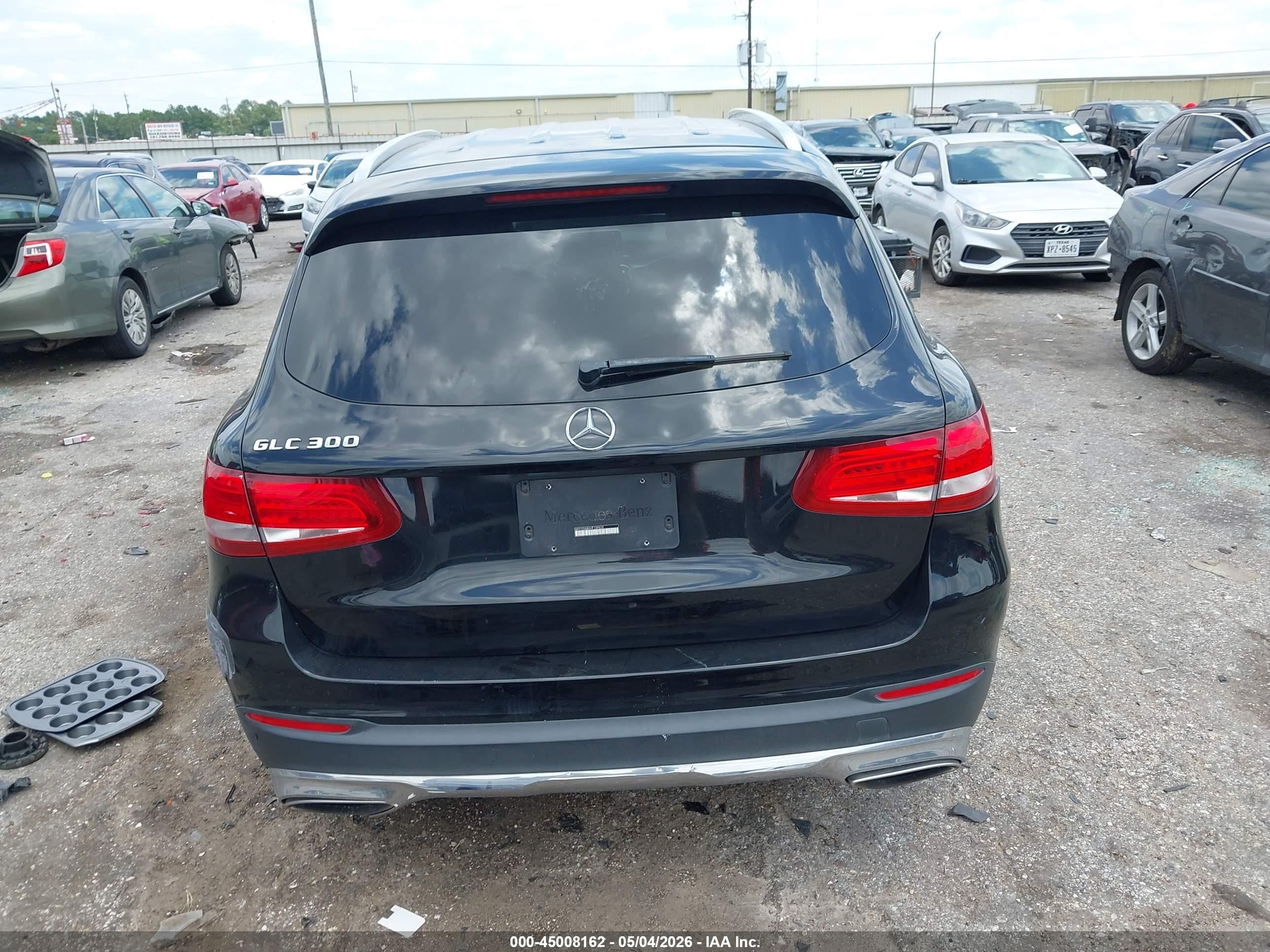 2017 Mercedes-benz Glc 300   Black vin: WDC0G4JBXHF139929