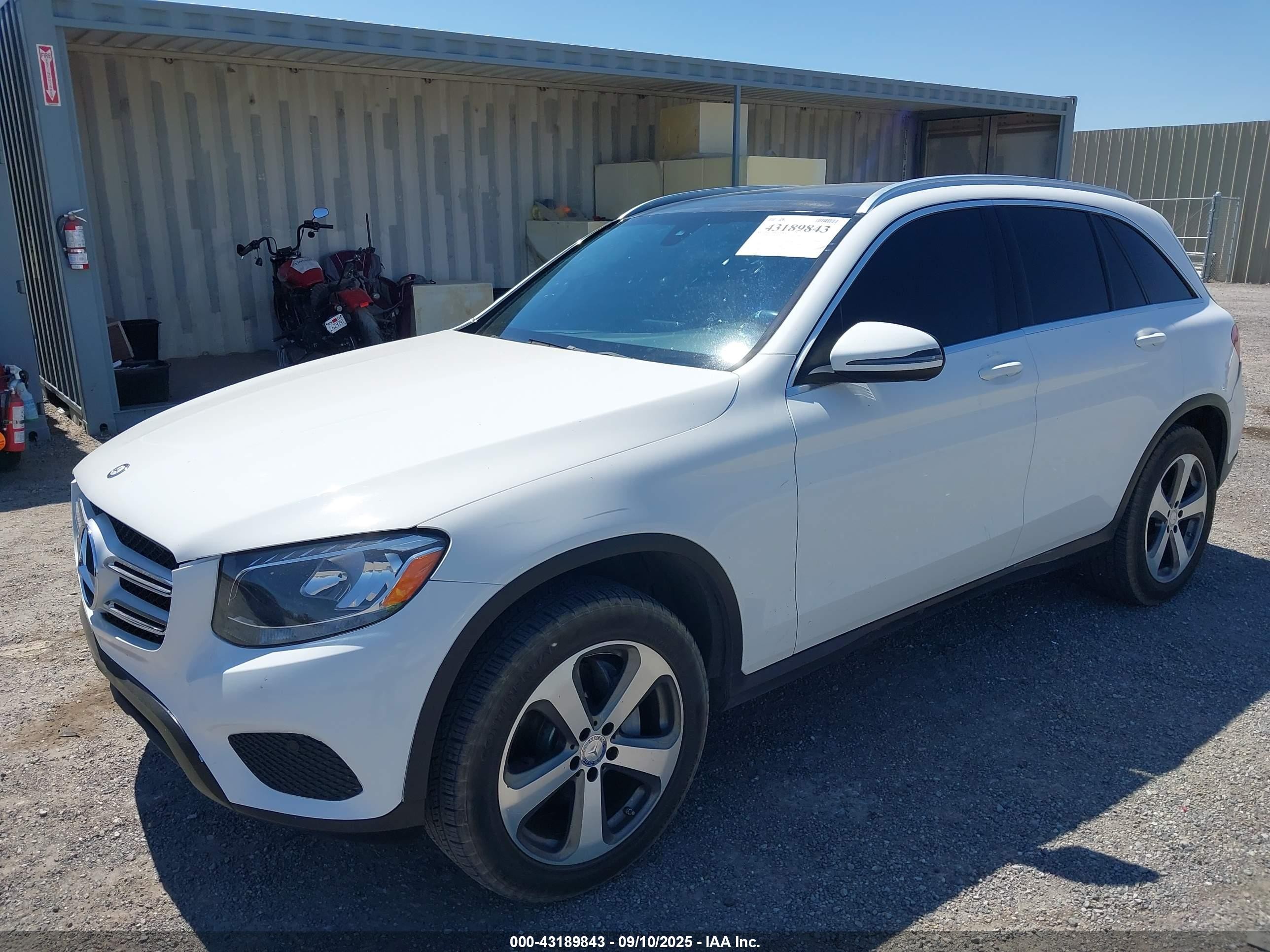 2017 Mercedes-benz Glc 300   White vin: WDC0G4JBXHF154835