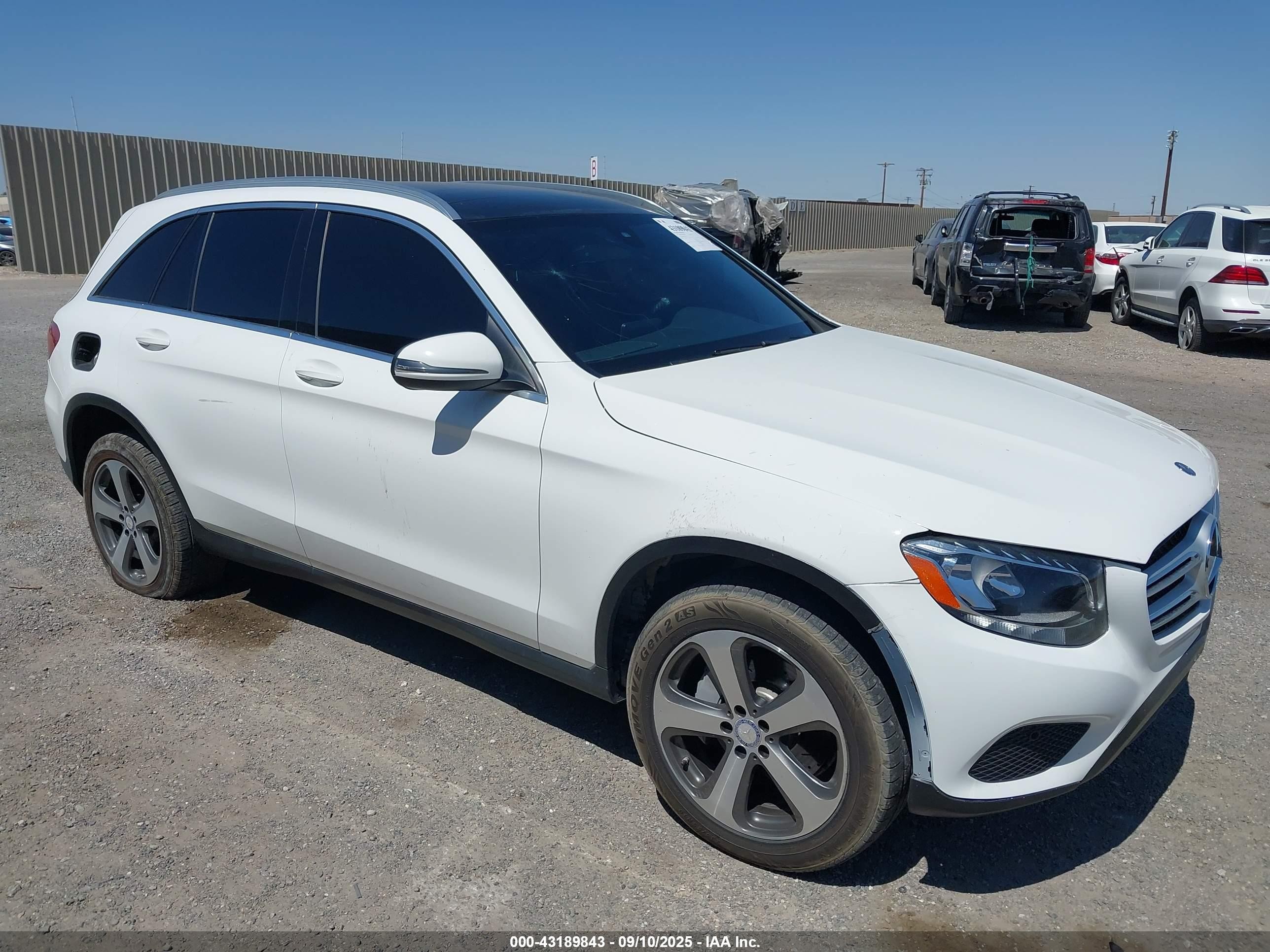 2017 Mercedes-benz Glc 300   White vin: WDC0G4JBXHF154835