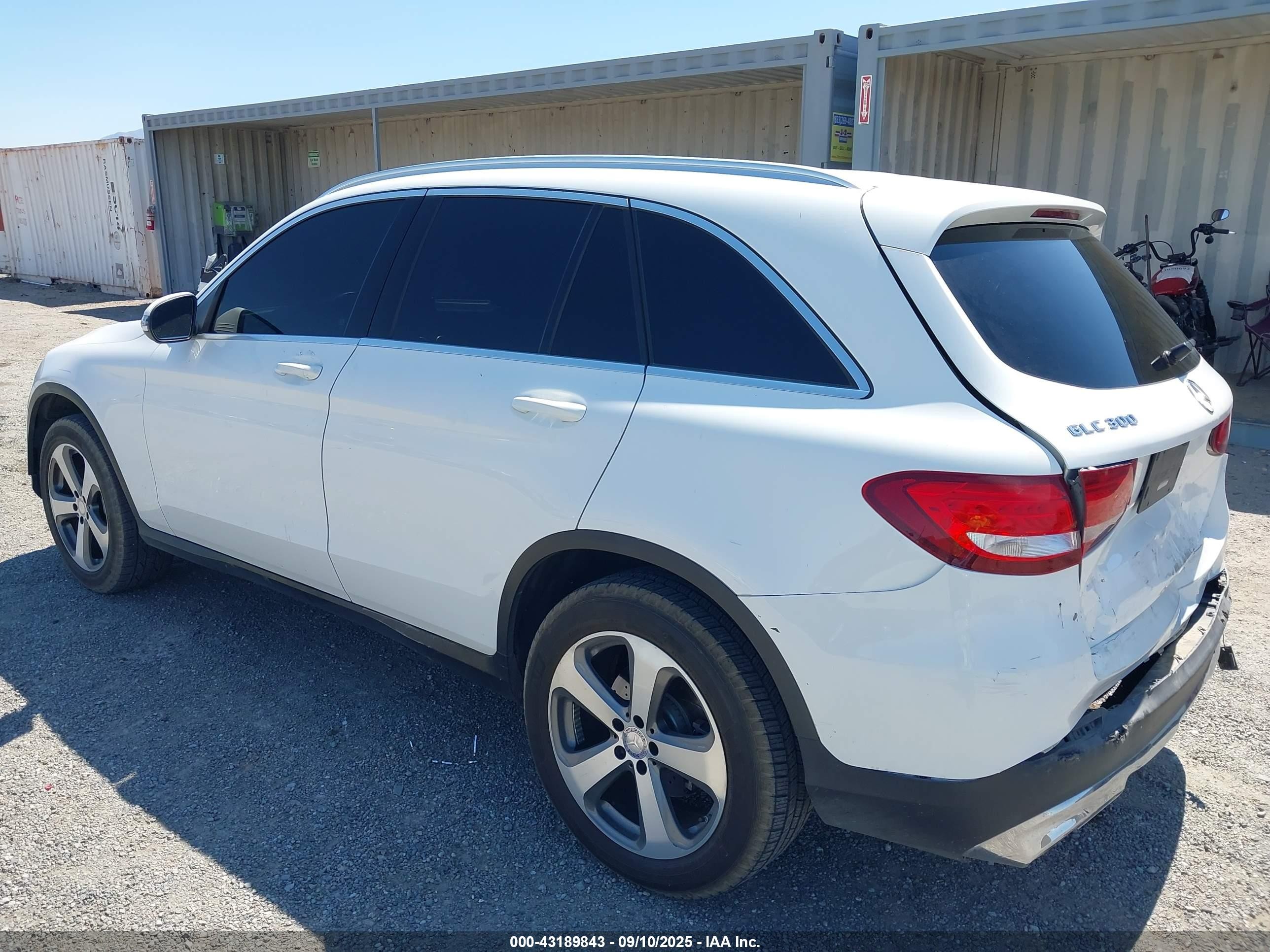 2017 Mercedes-benz Glc 300   White vin: WDC0G4JBXHF154835