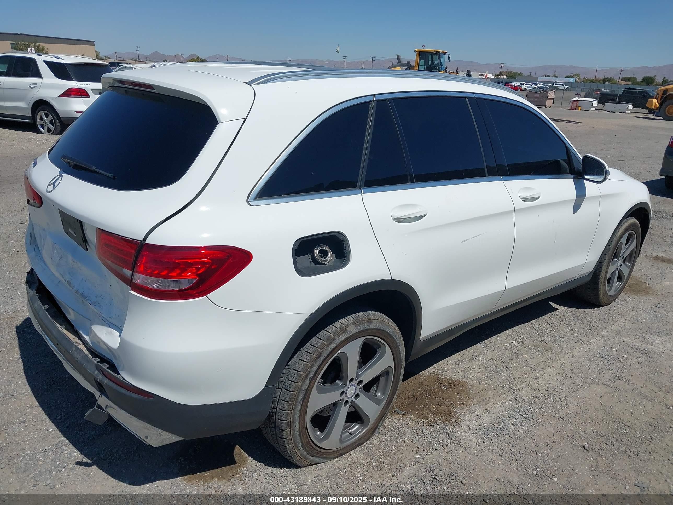 2017 Mercedes-benz Glc 300   White vin: WDC0G4JBXHF154835