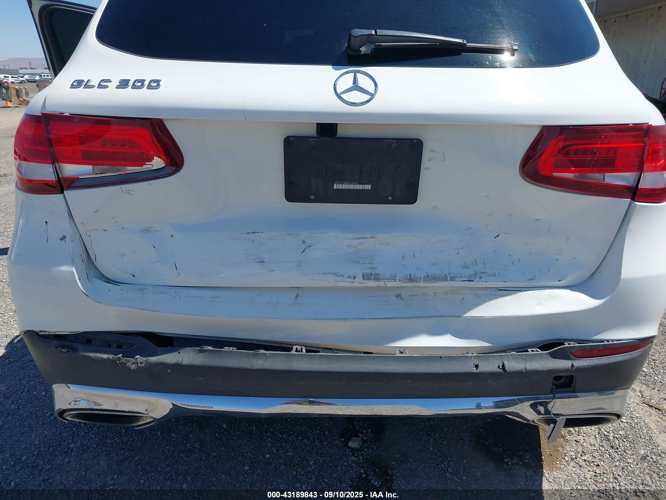 2017 Mercedes-benz Glc 300   White vin: WDC0G4JBXHF154835