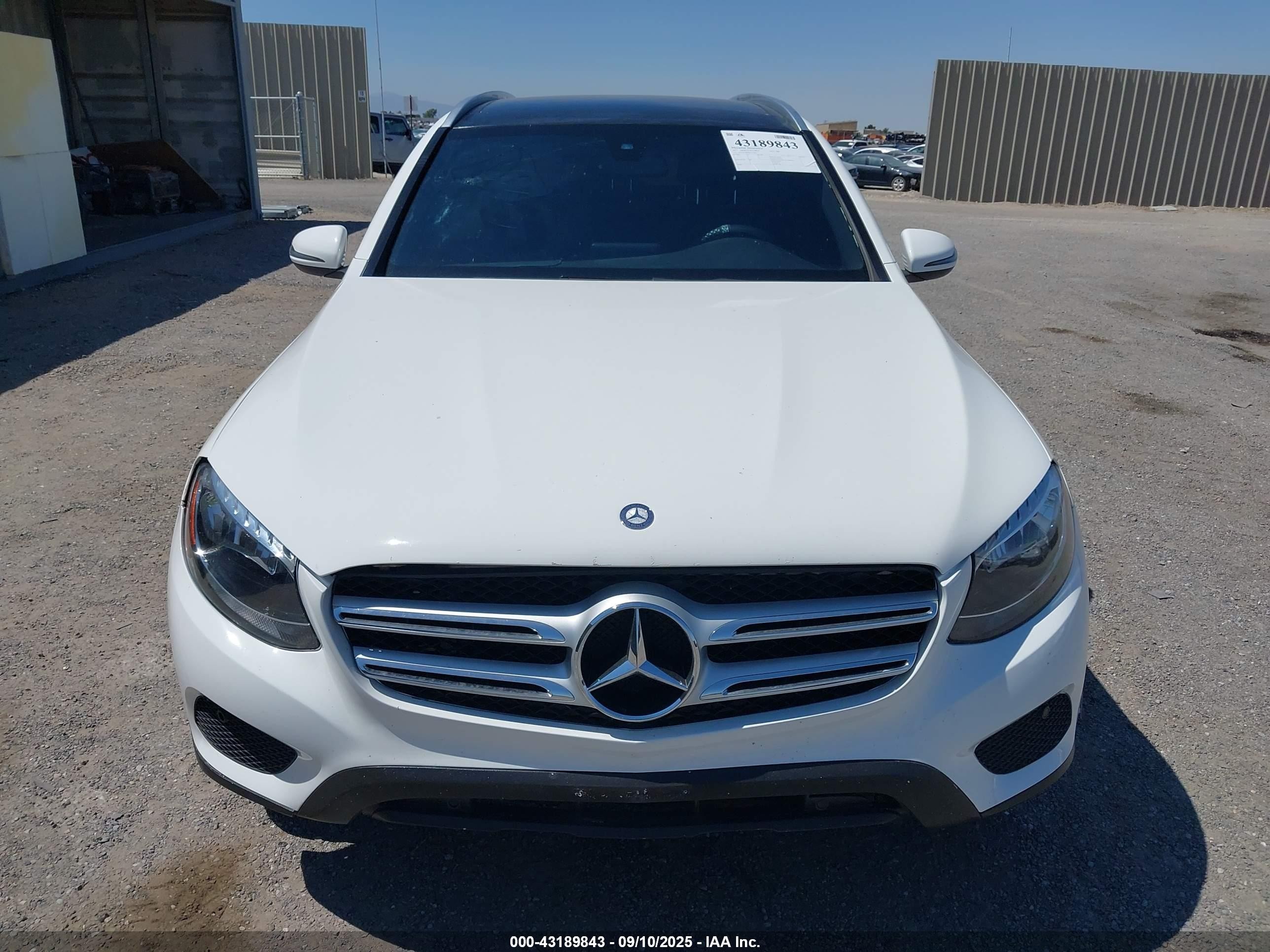 2017 Mercedes-benz Glc 300   White vin: WDC0G4JBXHF154835
