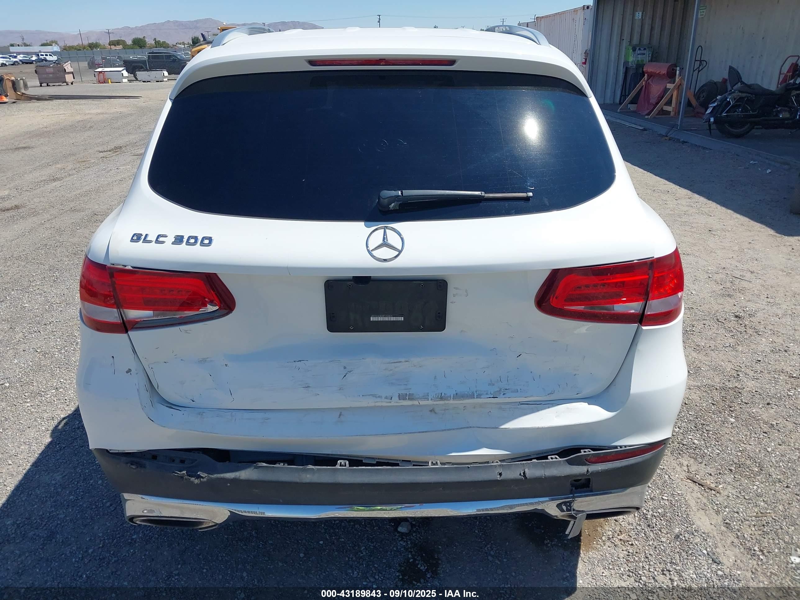 2017 Mercedes-benz Glc 300   White vin: WDC0G4JBXHF154835