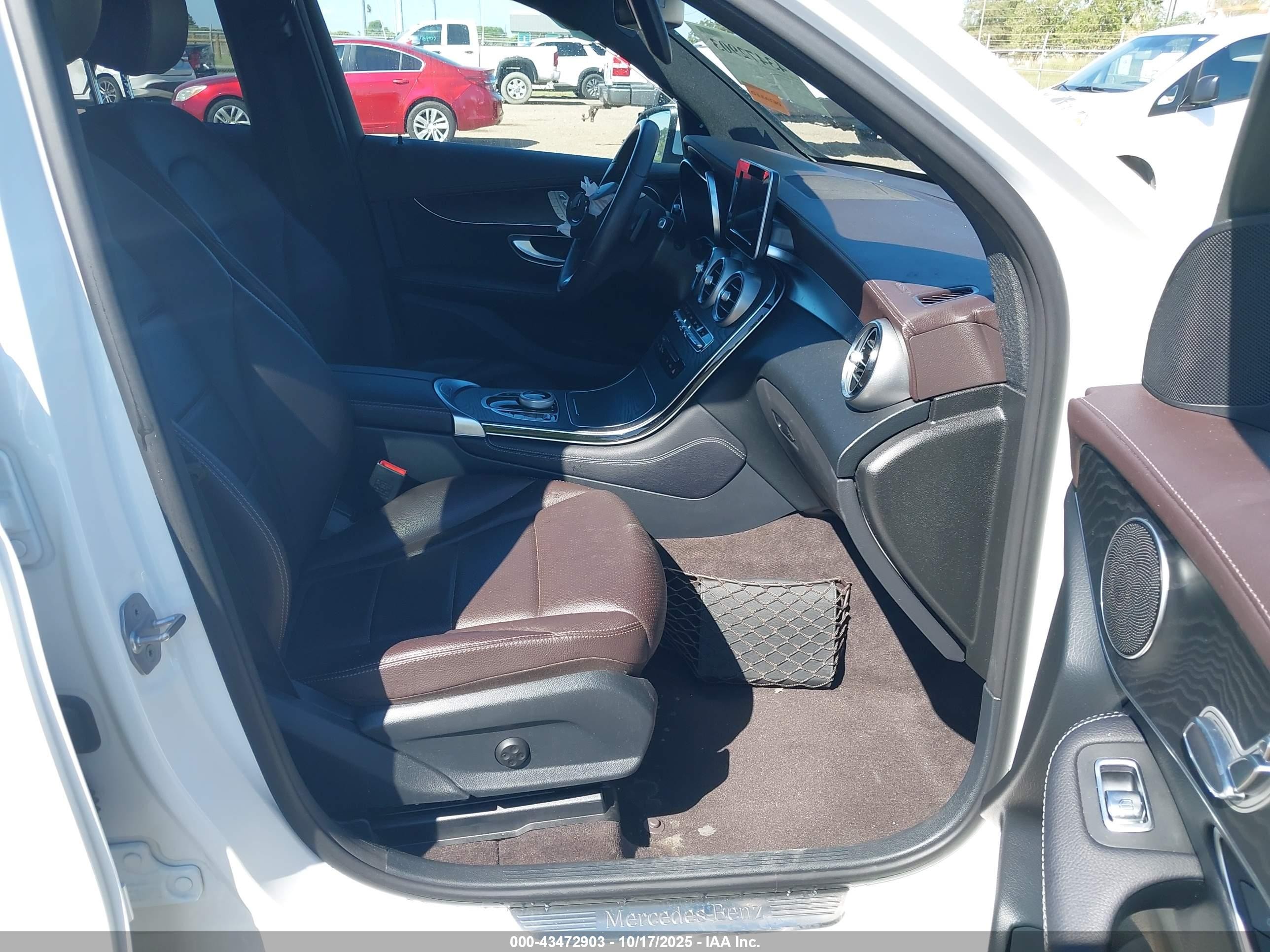 2018 Mercedes-benz Glc 300   White vin: WDC0G4JBXJV015557
