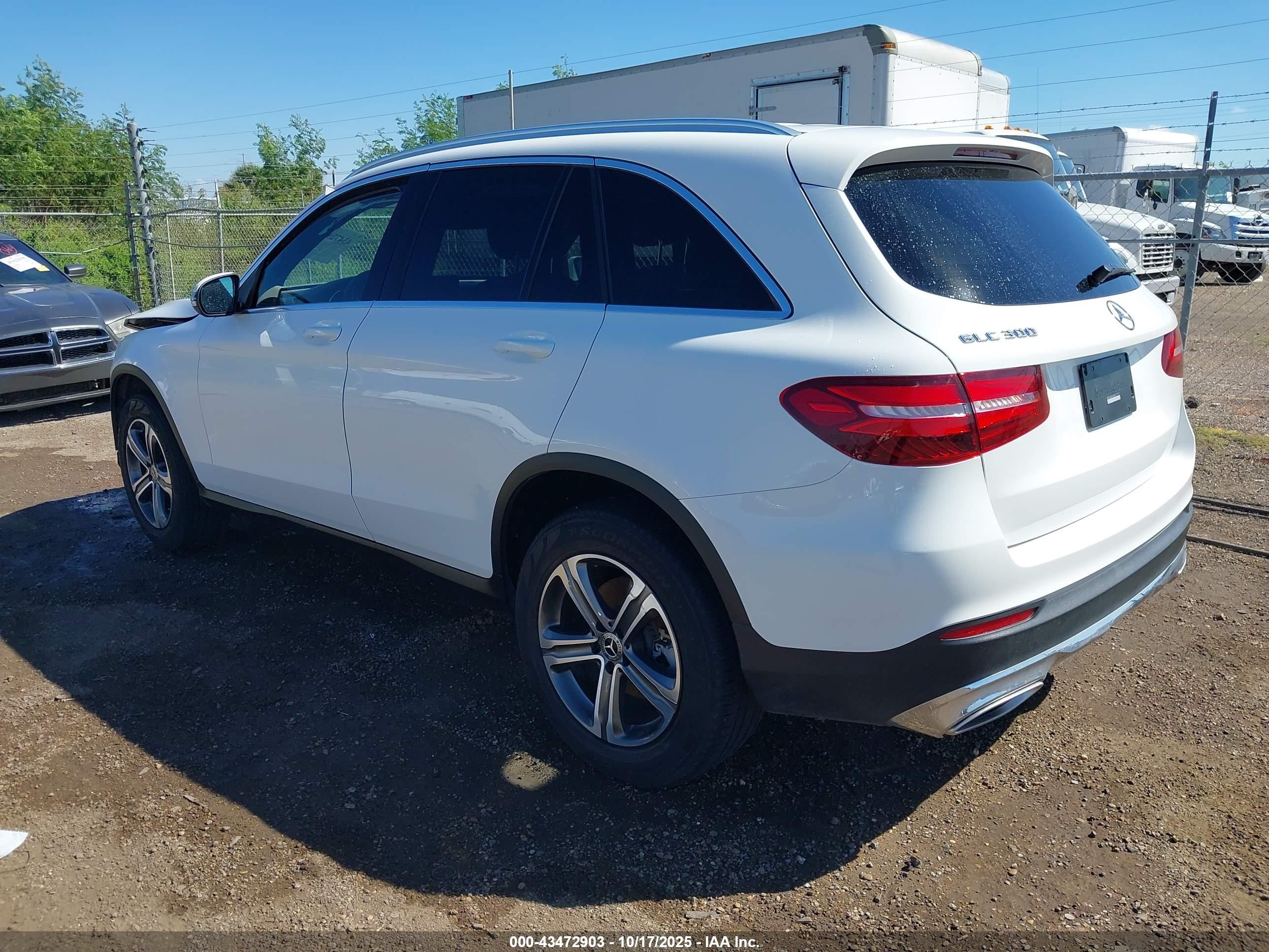 2018 Mercedes-benz Glc 300   White vin: WDC0G4JBXJV015557