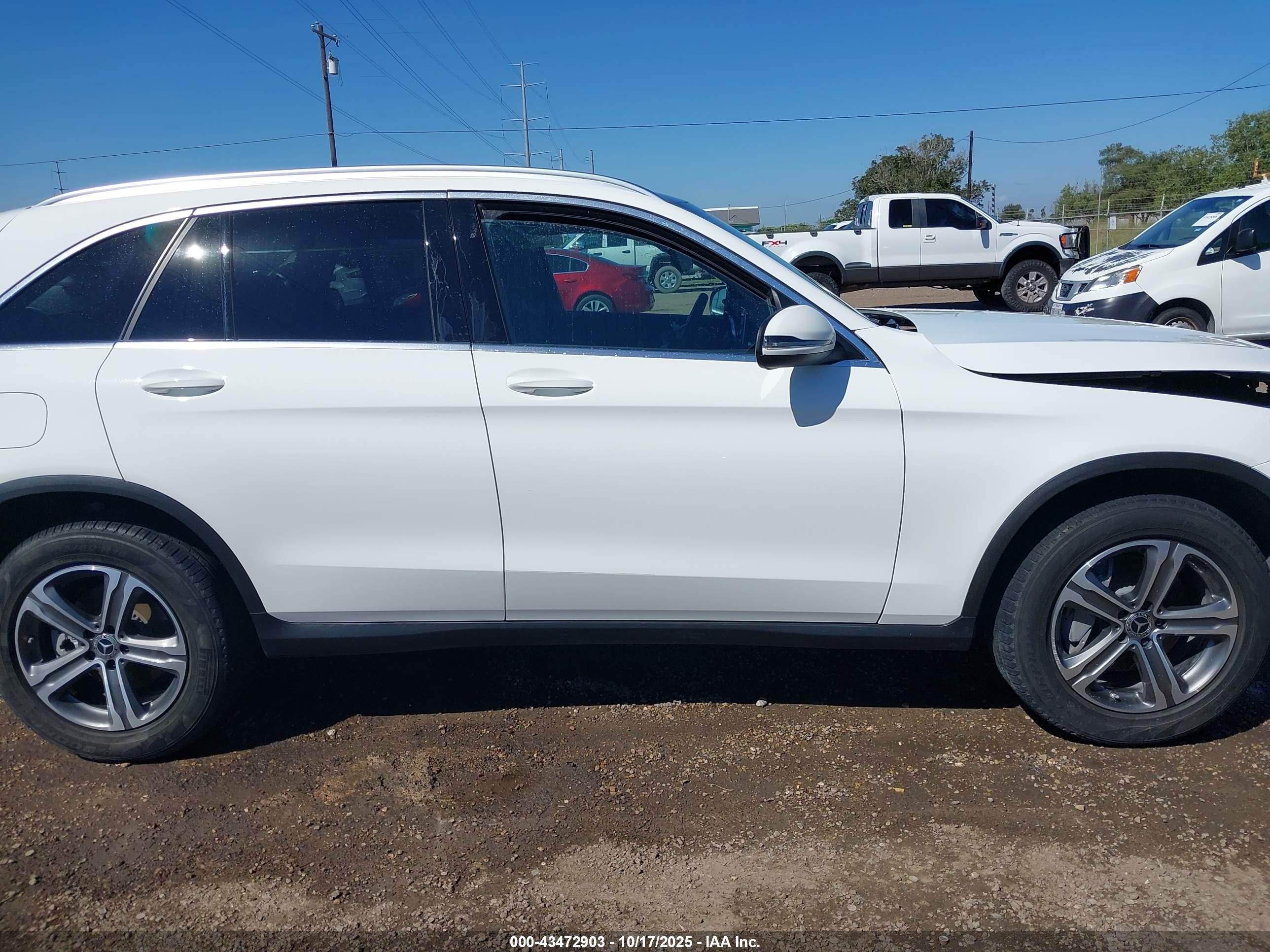 2018 Mercedes-benz Glc 300   White vin: WDC0G4JBXJV015557