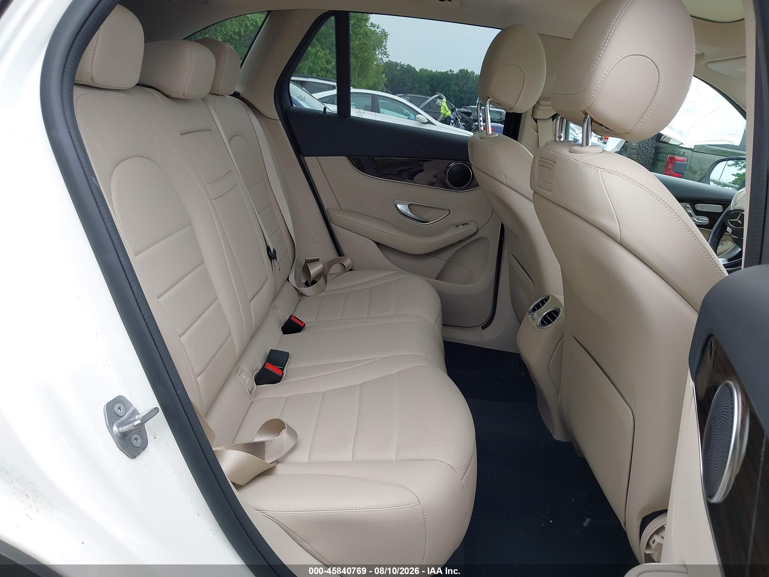 2019 Mercedes-benz Glc 300 4matic White vin: WDC0G4KB0KF558457