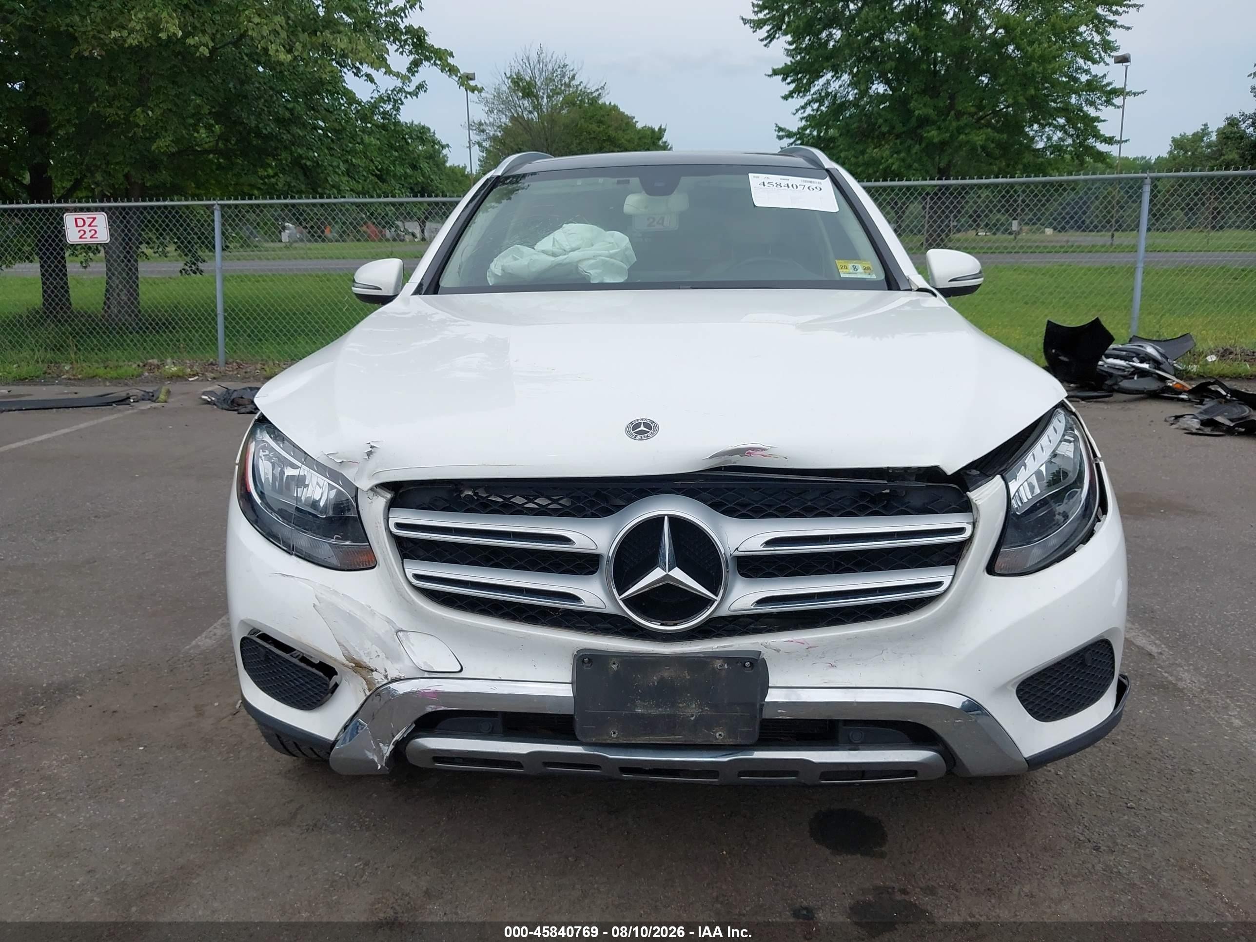 2019 Mercedes-benz Glc 300 4matic White vin: WDC0G4KB0KF558457