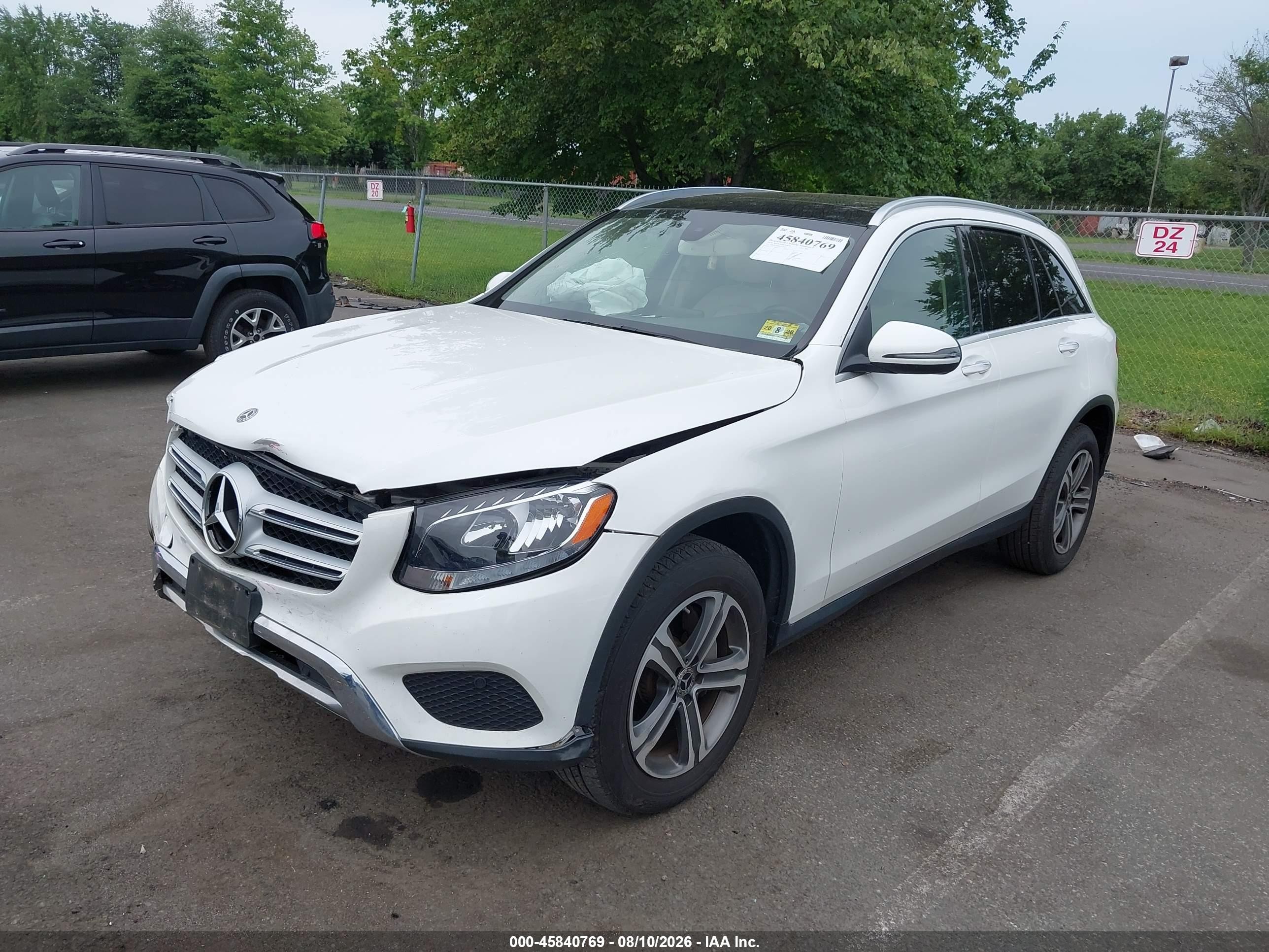2019 Mercedes-benz Glc 300 4matic White vin: WDC0G4KB0KF558457