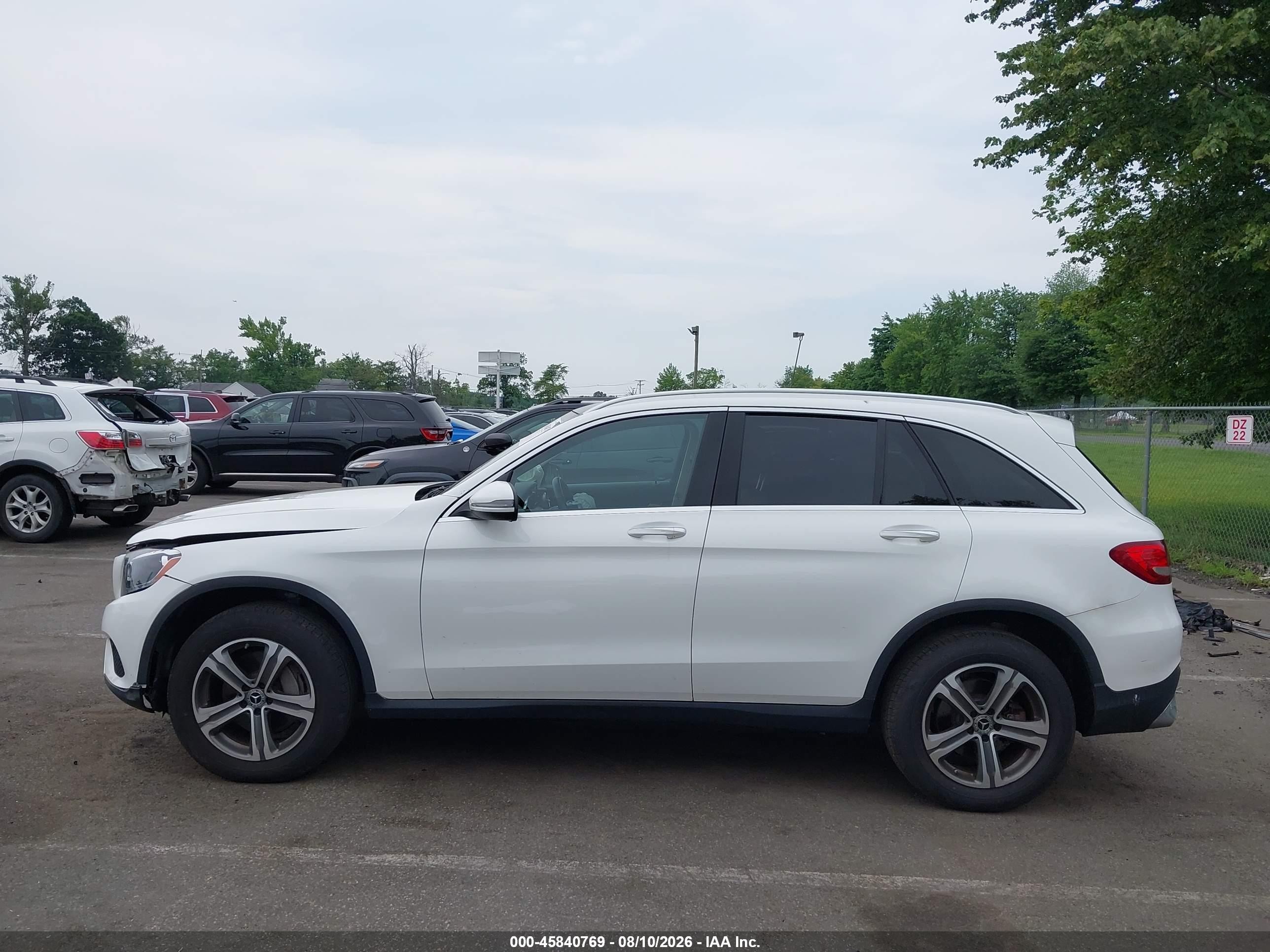 2019 Mercedes-benz Glc 300 4matic White vin: WDC0G4KB0KF558457