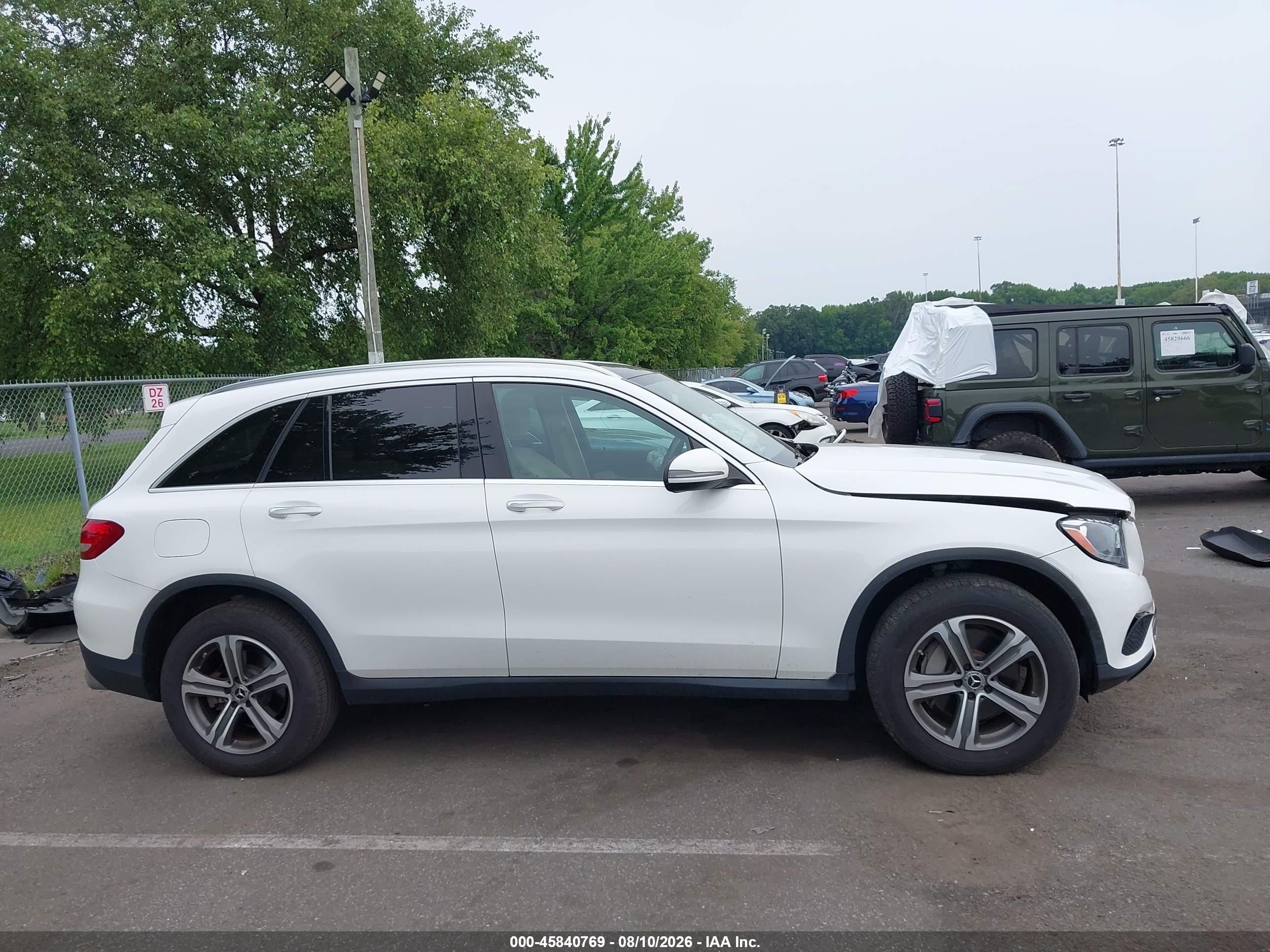 2019 Mercedes-benz Glc 300 4matic White vin: WDC0G4KB0KF558457