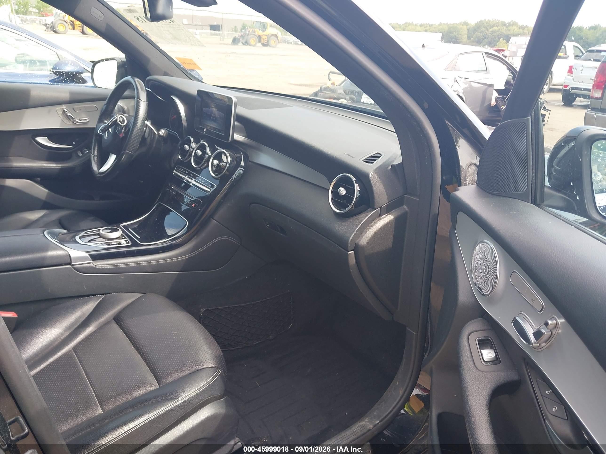 2017 Mercedes-benz Glc 300 4matic Черный vin: WDC0G4KB1HF133953