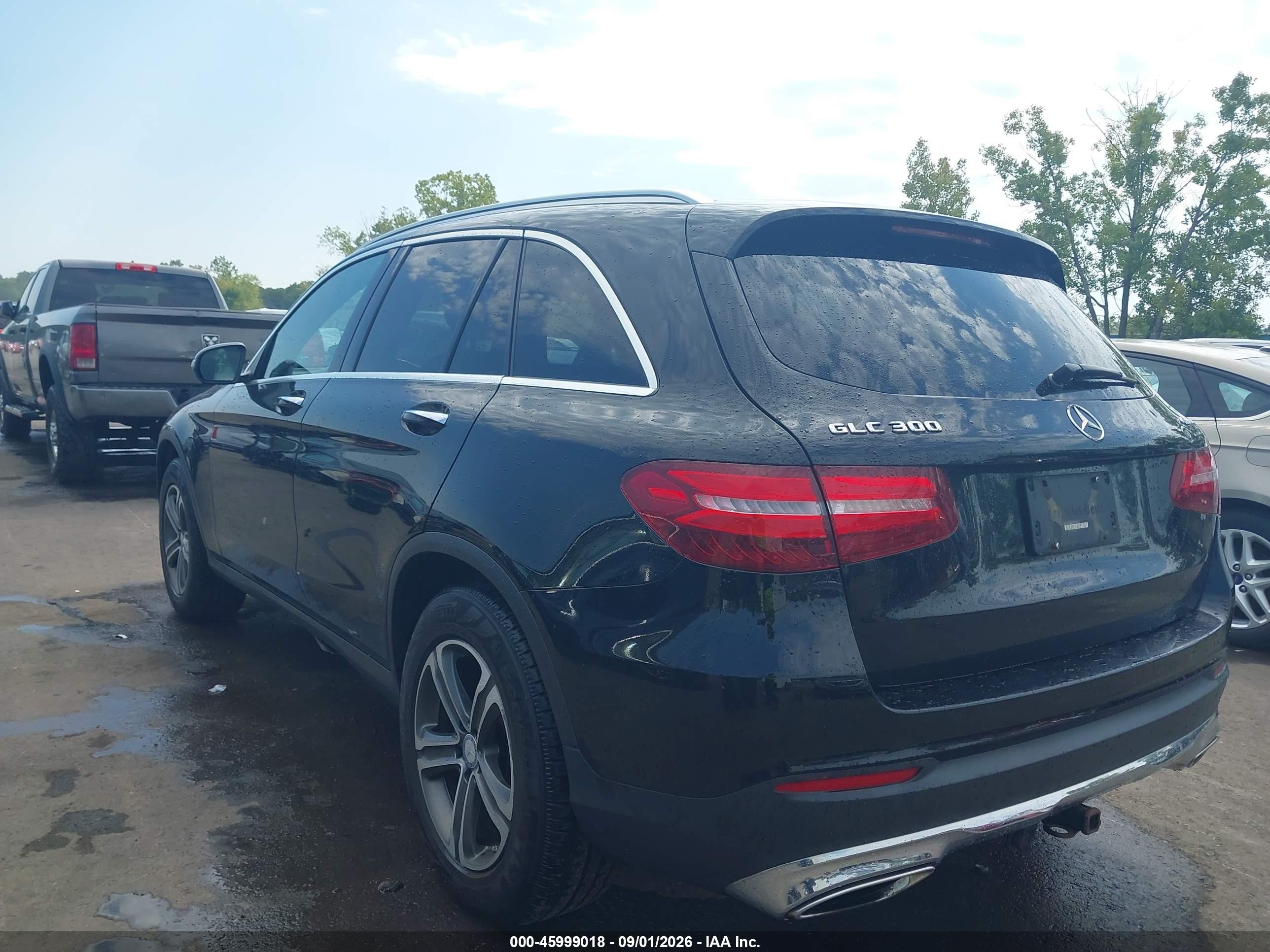 2017 Mercedes-benz Glc 300 4matic Черный vin: WDC0G4KB1HF133953