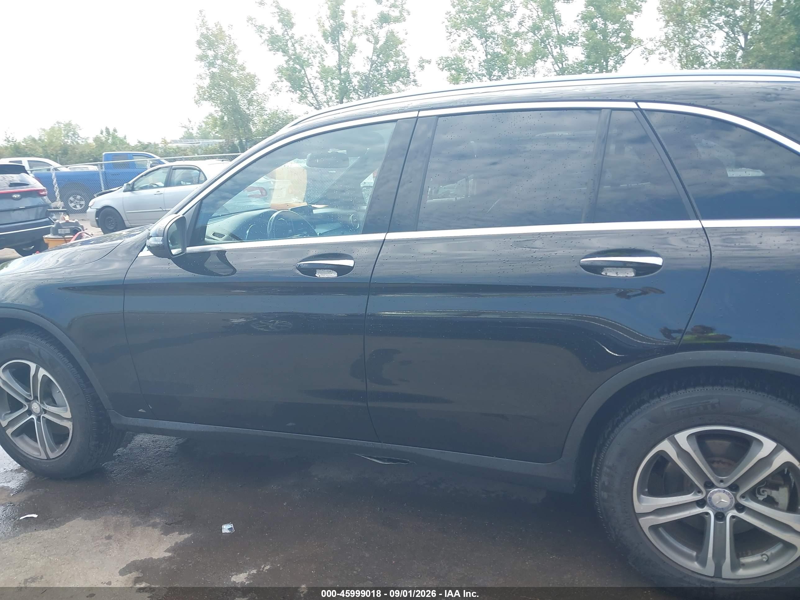 2017 Mercedes-benz Glc 300 4matic Черный vin: WDC0G4KB1HF133953