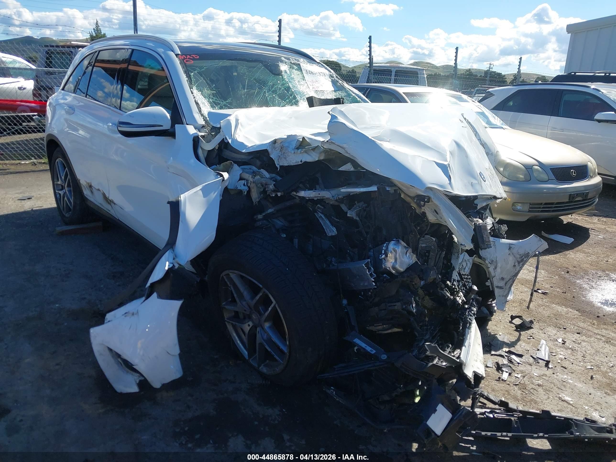 2017 Mercedes-benz Glc 300 4matic White vin: WDC0G4KB1HF136187