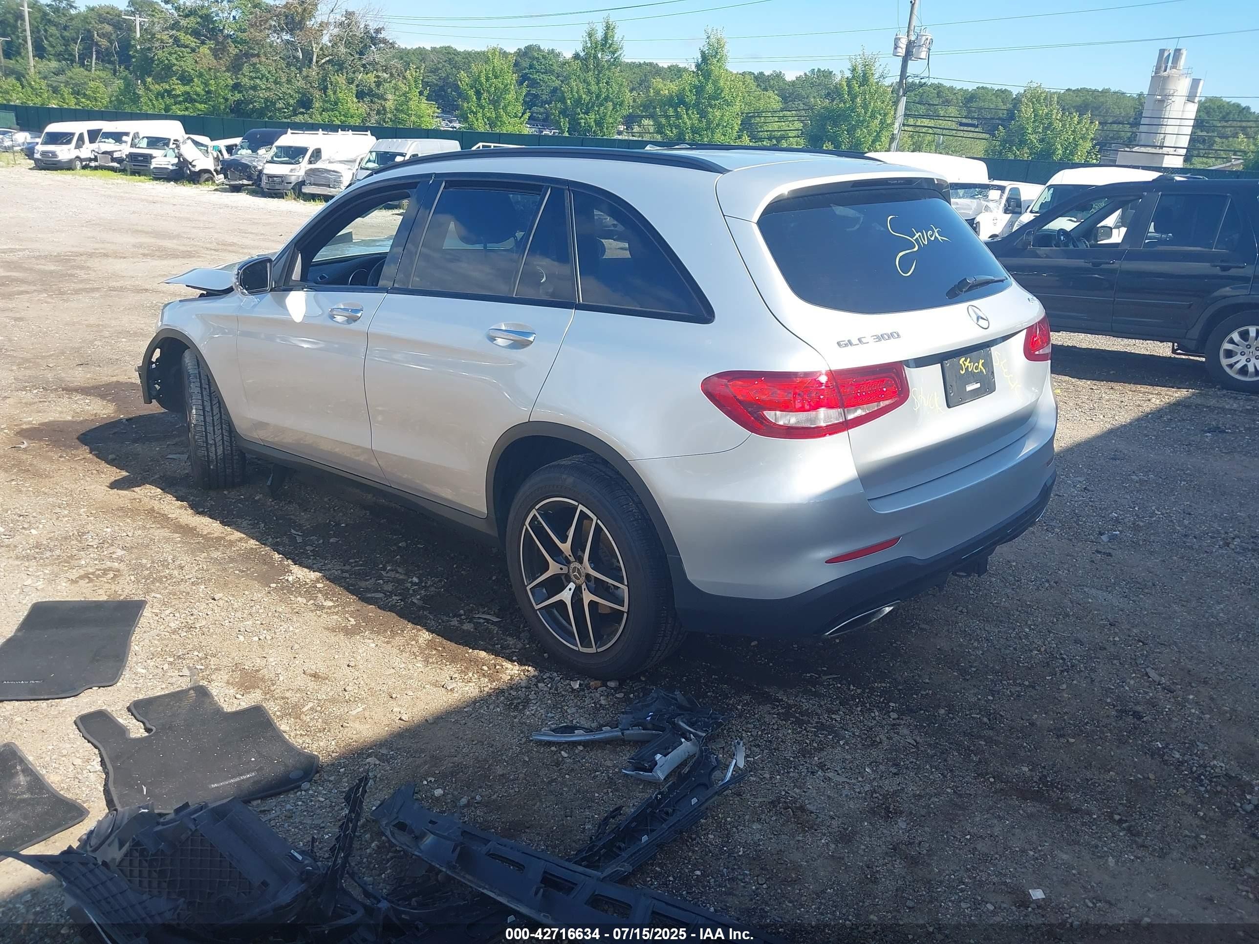 2017 Mercedes-benz Glc 300 4matic Silver vin: WDC0G4KB1HF219389