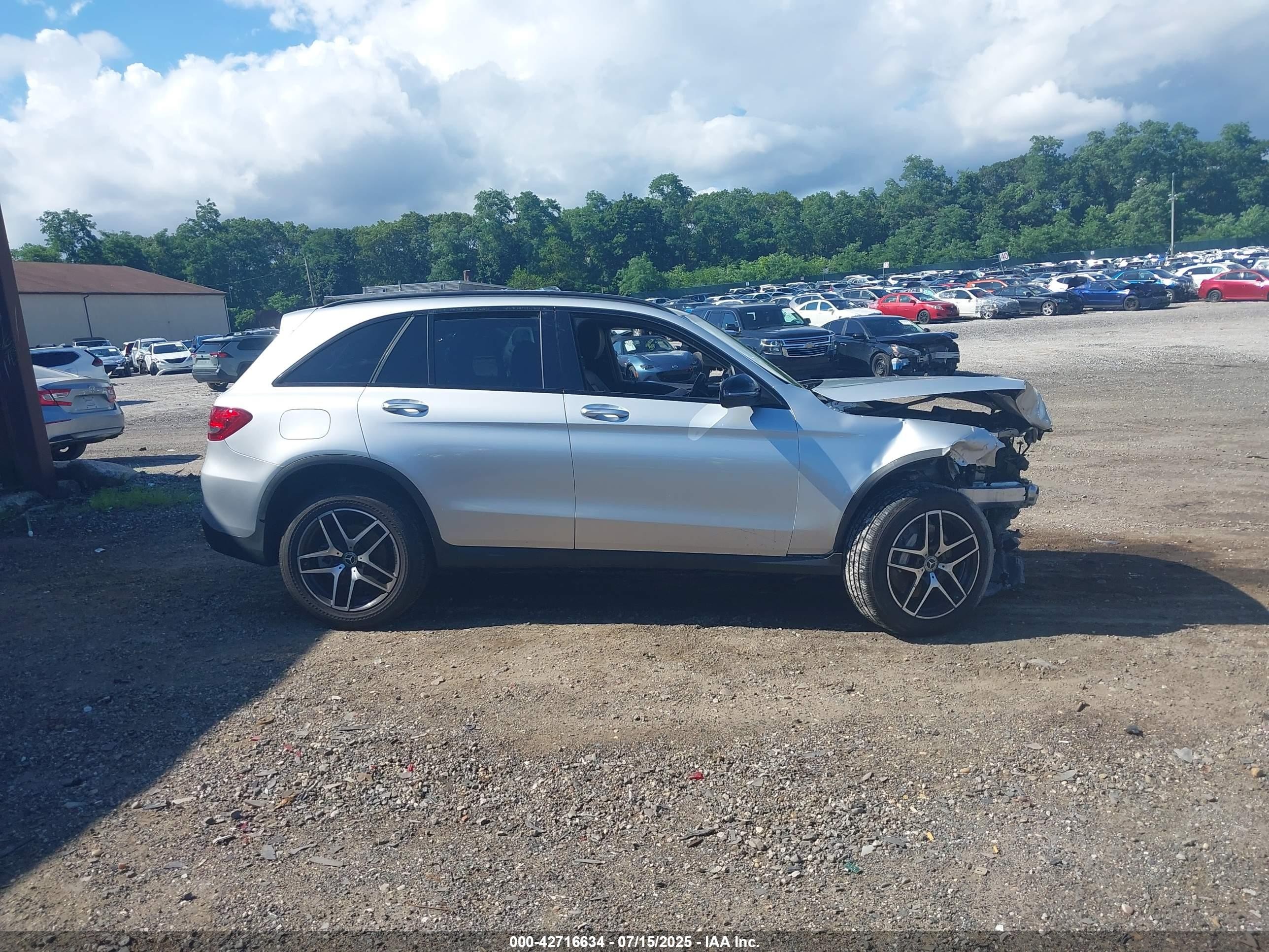 2017 Mercedes-benz Glc 300 4matic Silver vin: WDC0G4KB1HF219389