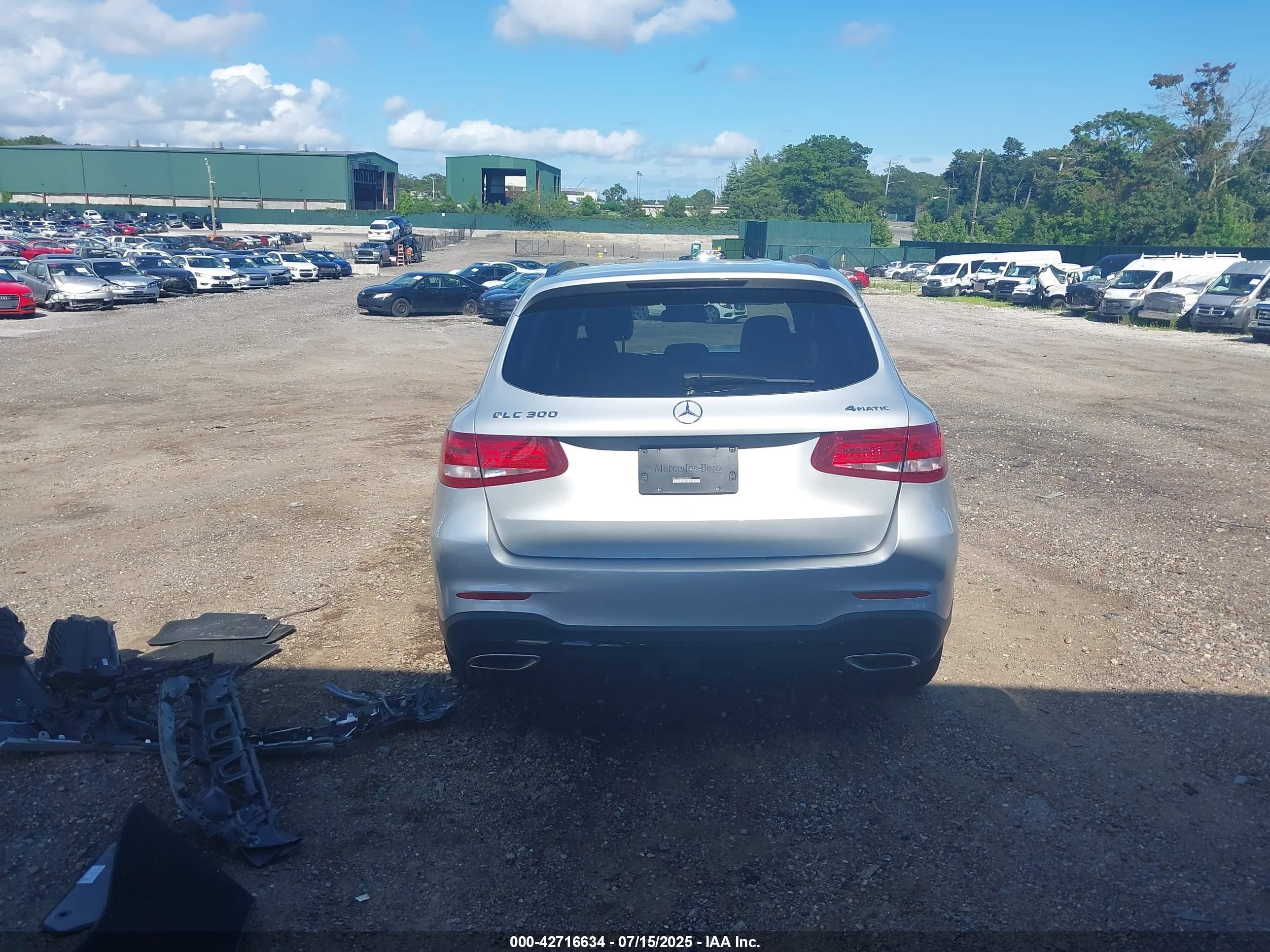 2017 Mercedes-benz Glc 300 4matic Silver vin: WDC0G4KB1HF219389