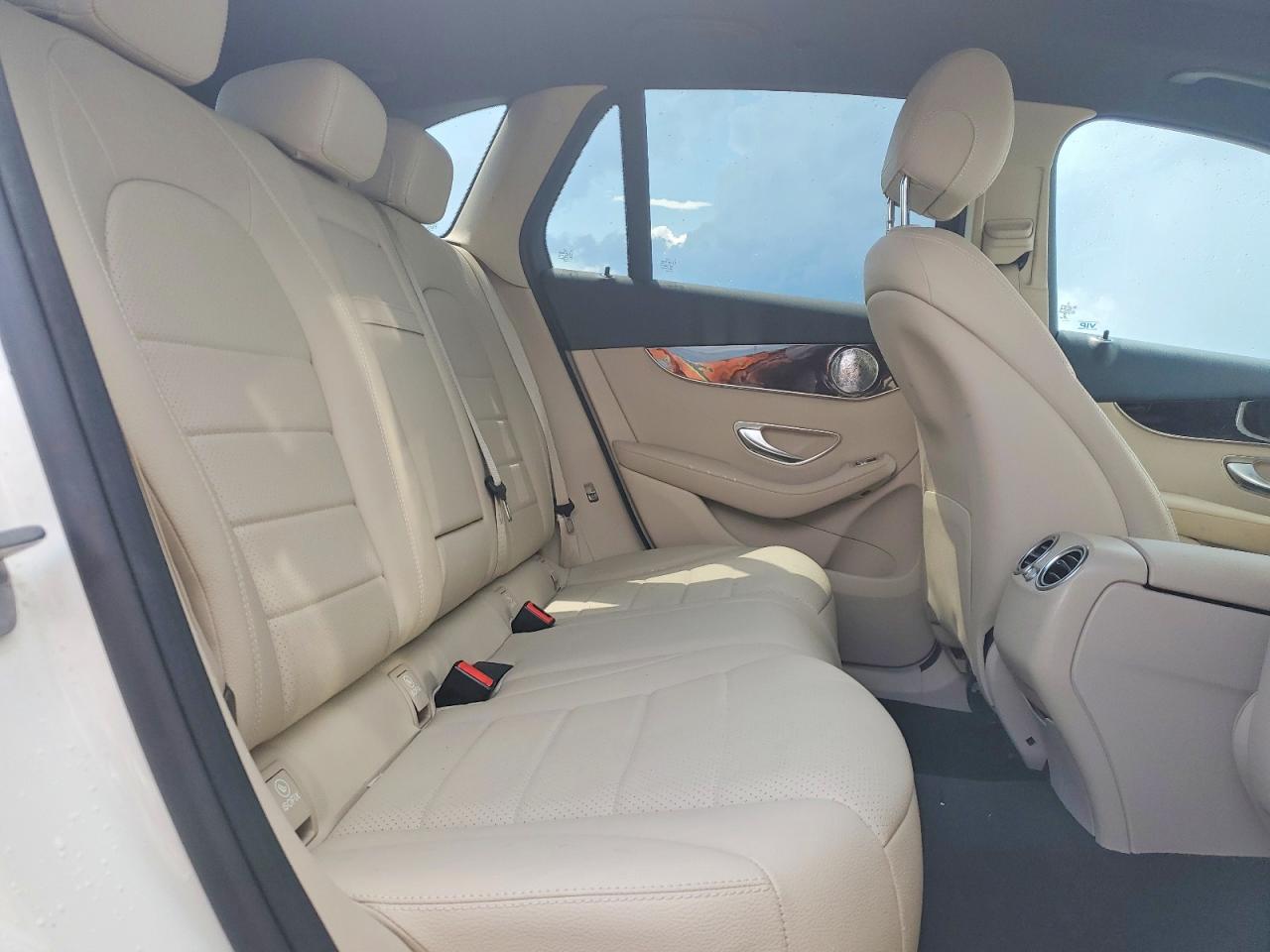 2017 Mercedes-benz Glc 300 4matic Белый vin: WDC0G4KB1HV004715