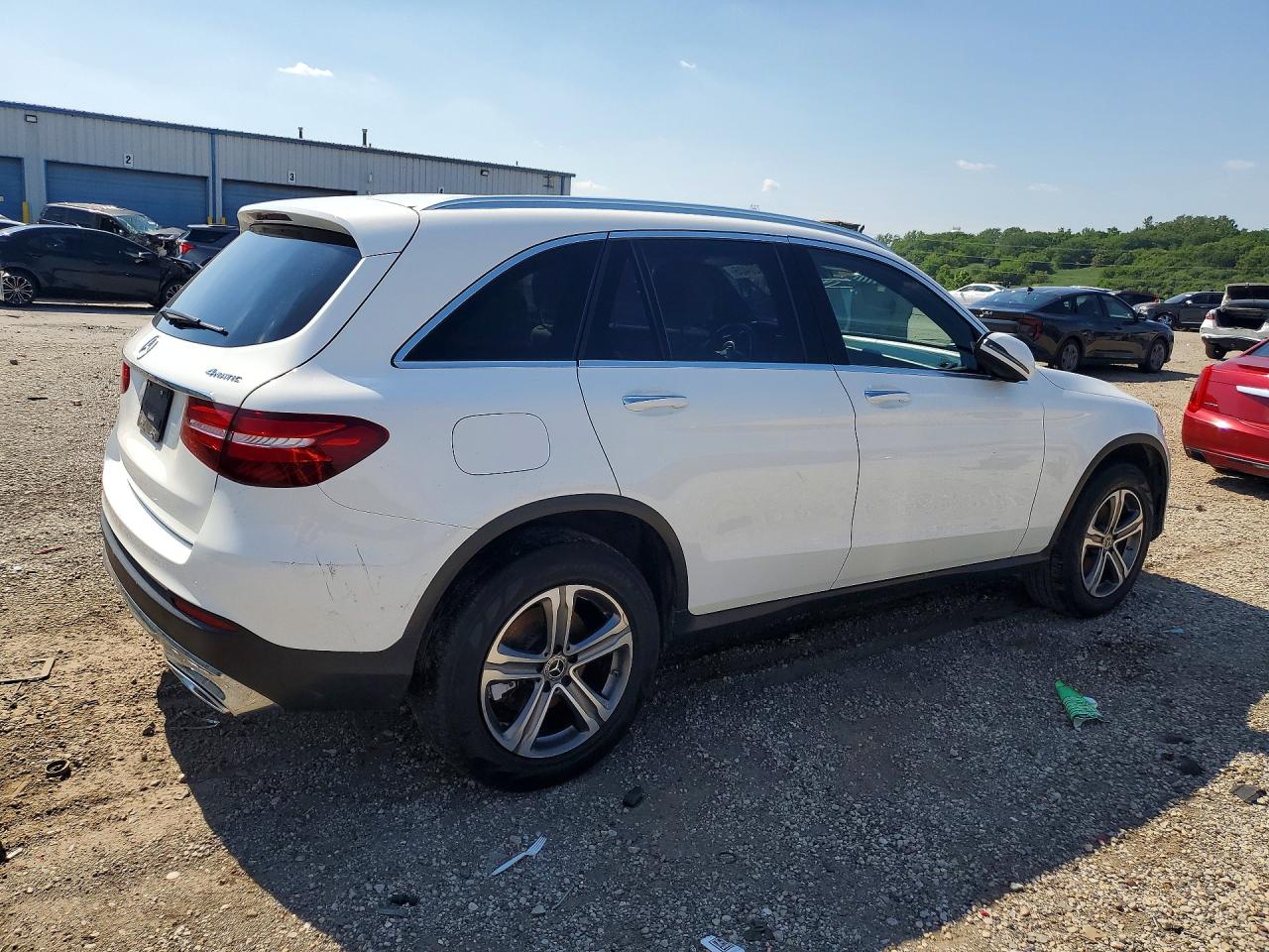2018 Mercedes-benz Glc 300 4matic White vin: WDC0G4KB1JV028339