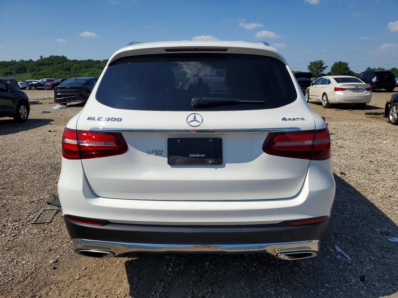 2018 Mercedes-benz Glc 300 4matic White vin: WDC0G4KB1JV028339