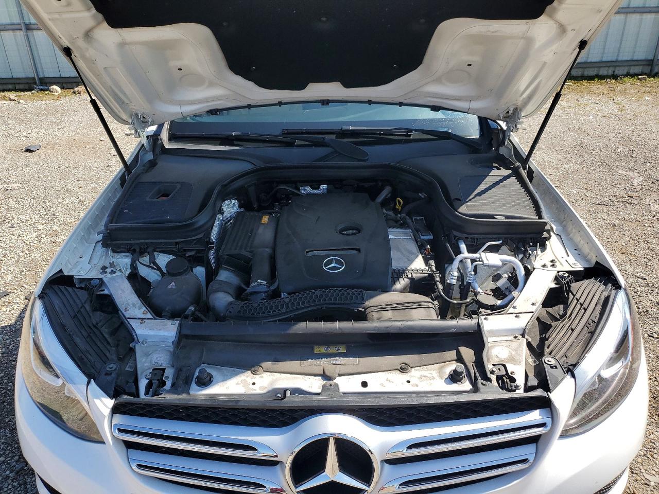 2018 Mercedes-benz Glc 300 4matic White vin: WDC0G4KB1JV028339