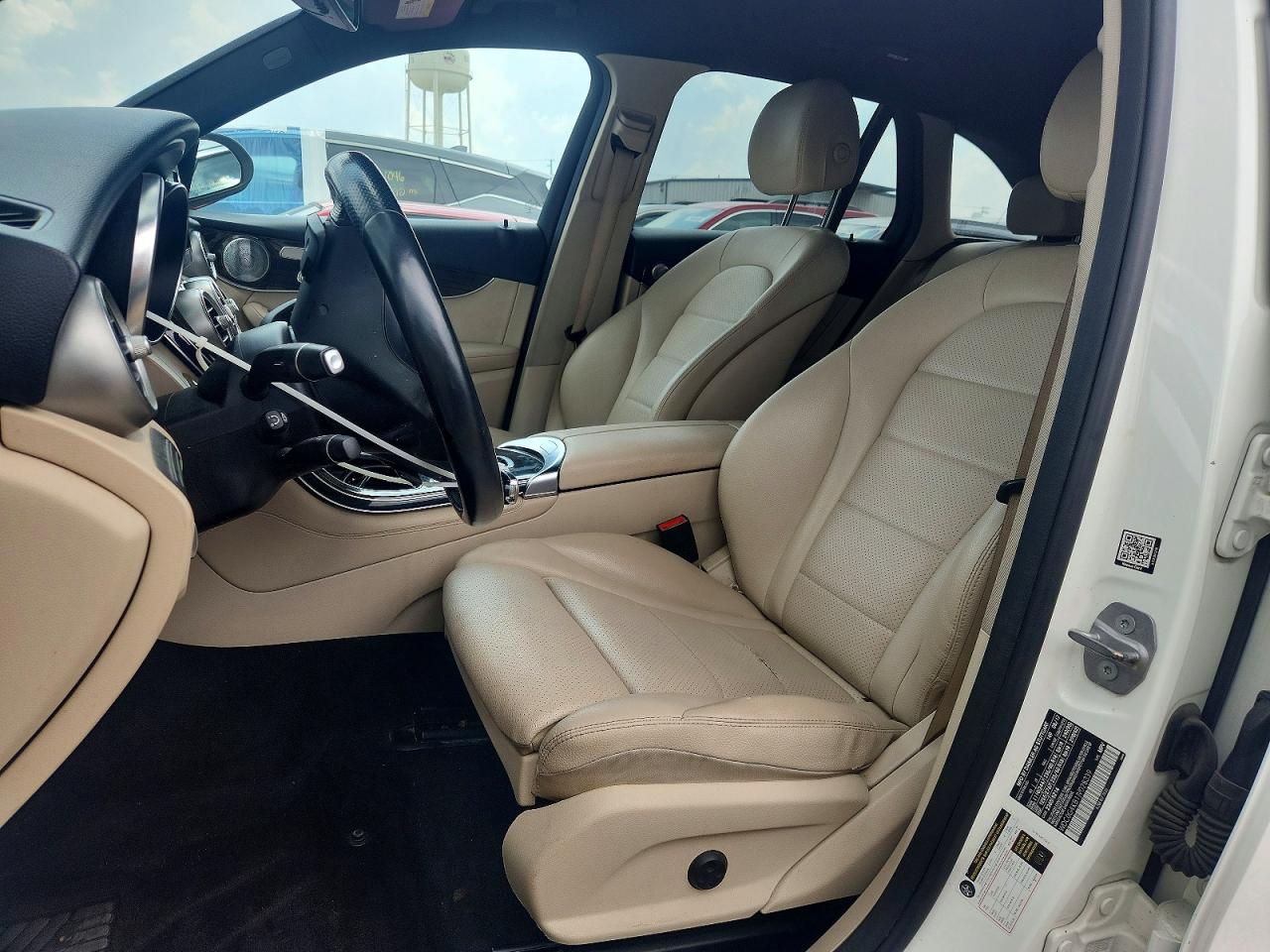 2018 Mercedes-benz Glc 300 4matic White vin: WDC0G4KB1JV028339
