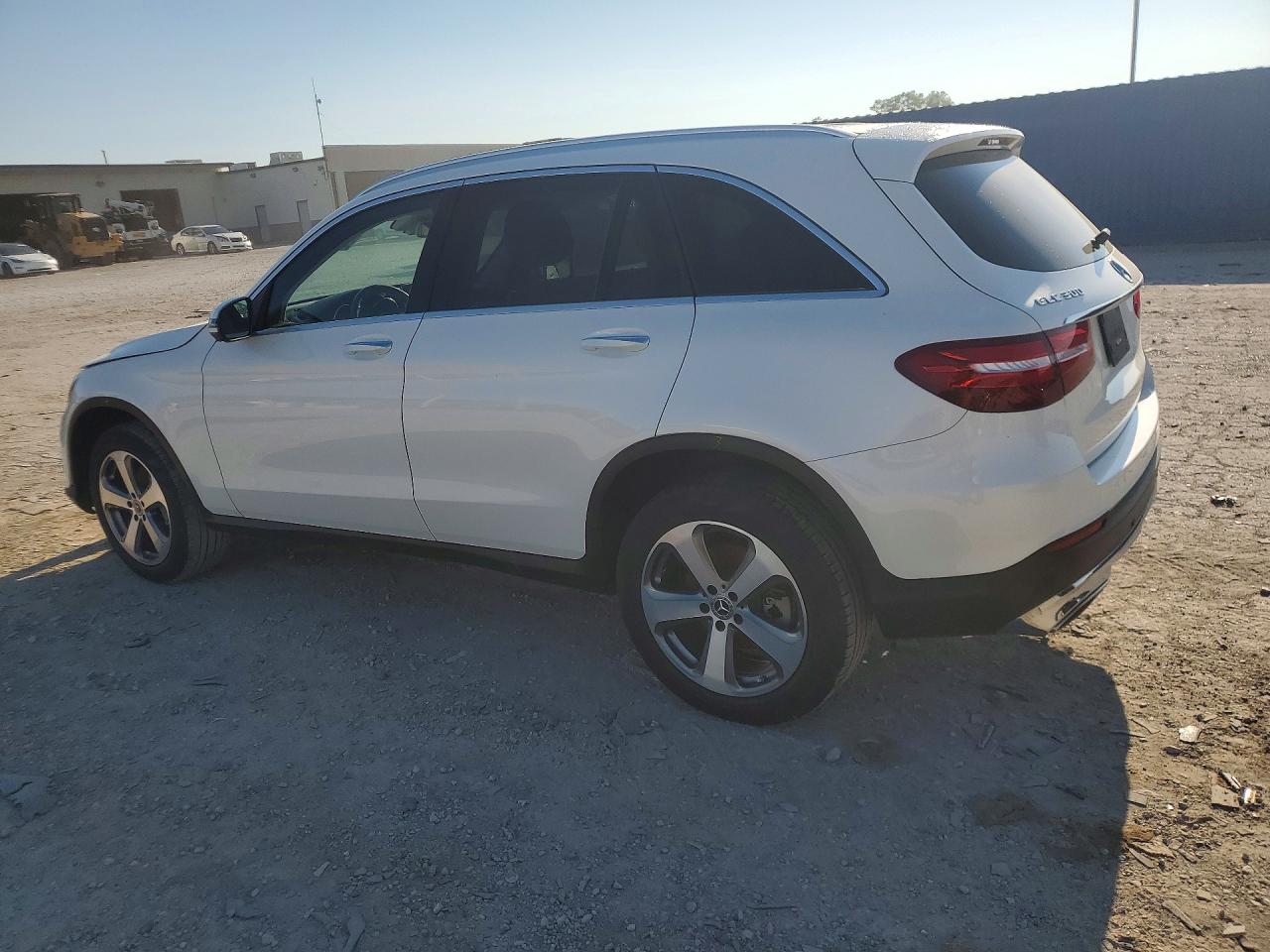 2019 Mercedes-benz Glc 300 4matic White vin: WDC0G4KB1KV160406