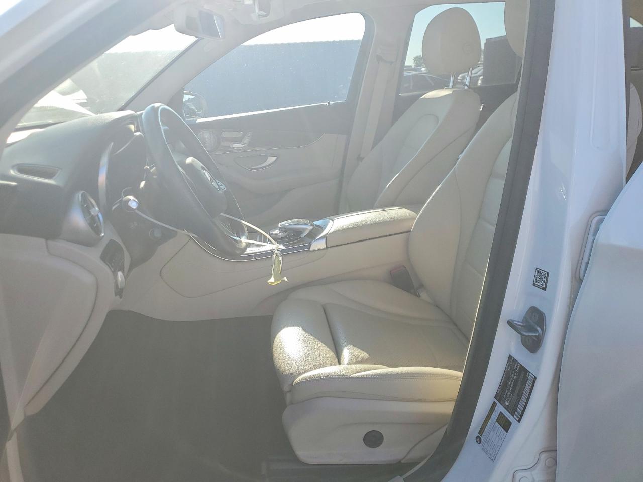 2019 Mercedes-benz Glc 300 4matic White vin: WDC0G4KB1KV160406
