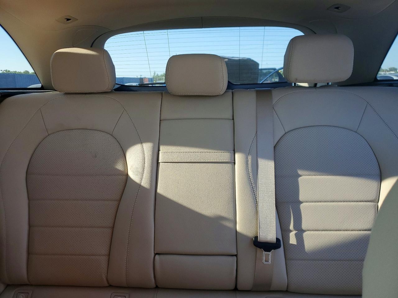 2019 Mercedes-benz Glc 300 4matic White vin: WDC0G4KB1KV160406