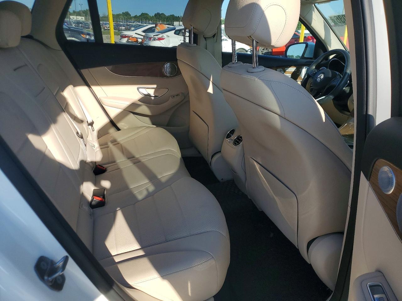 2019 Mercedes-benz Glc 300 4matic White vin: WDC0G4KB1KV160406