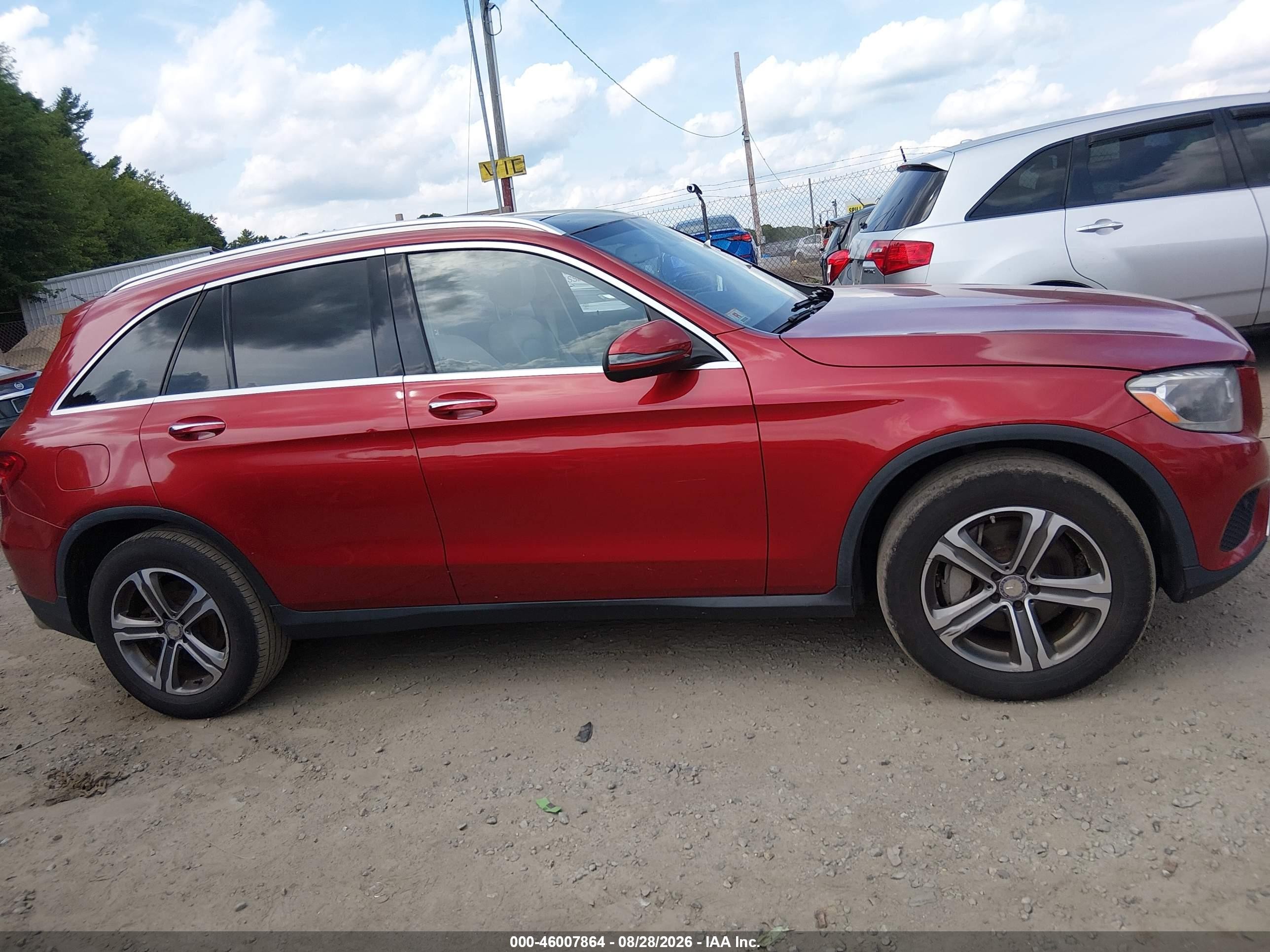 2016 Mercedes-benz Glc 300 4matic Red vin: WDC0G4KB2GF012038