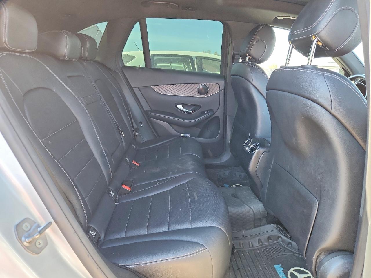 2017 Mercedes-benz Glc 300 4matic Silver vin: WDC0G4KB2HF129734