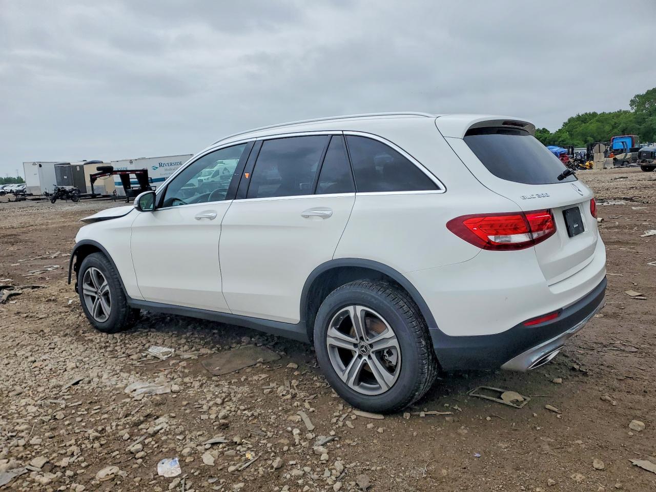 2018 Mercedes-benz Glc 300 4matic White vin: WDC0G4KB2JV055663