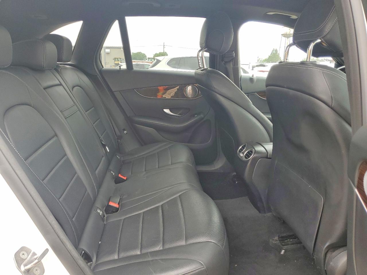 2018 Mercedes-benz Glc 300 4matic White vin: WDC0G4KB2JV055663