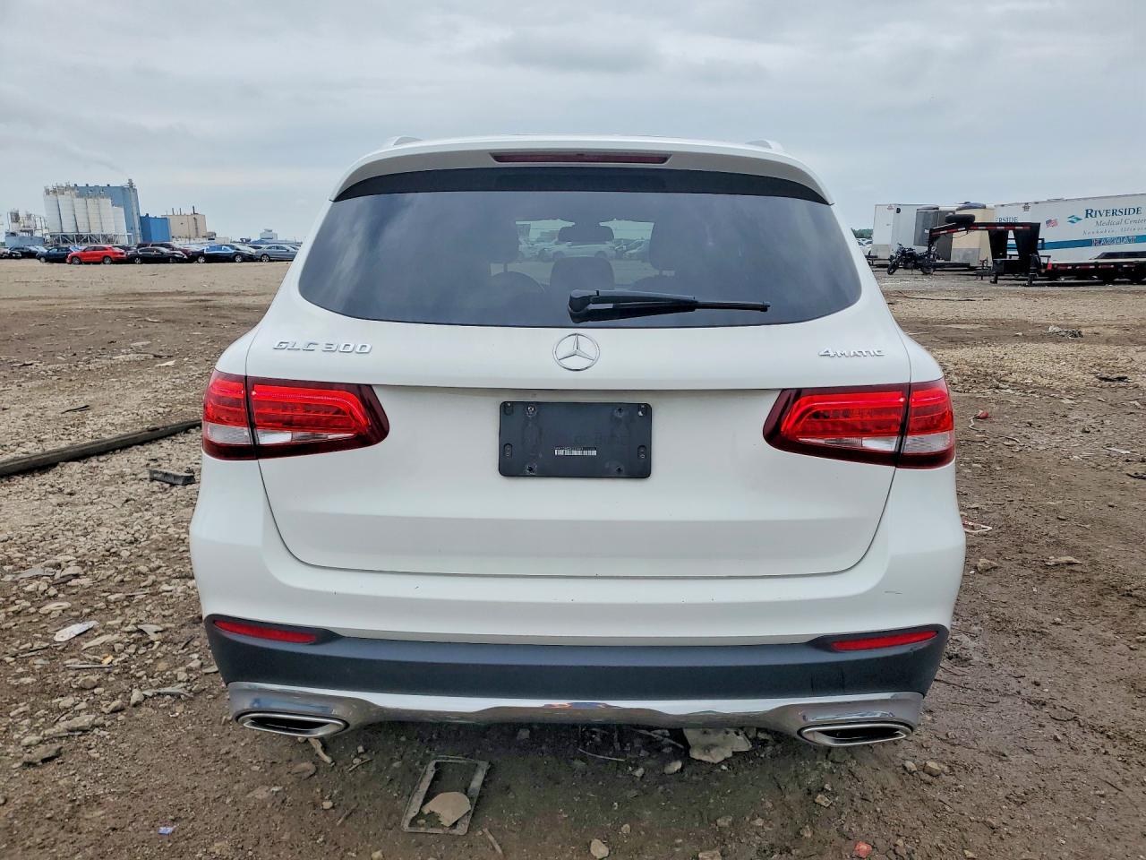 2018 Mercedes-benz Glc 300 4matic White vin: WDC0G4KB2JV055663