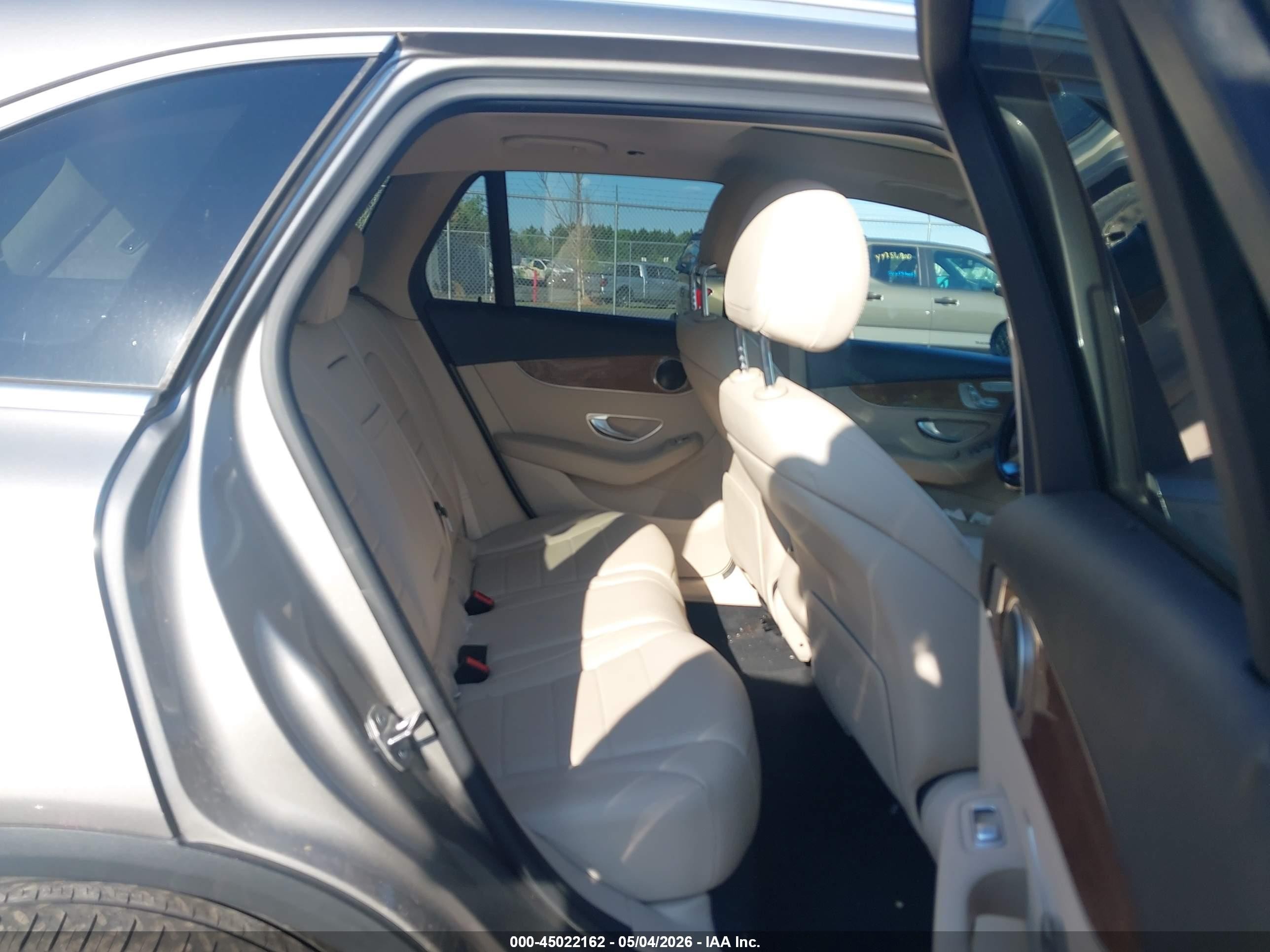 2019 Mercedes-benz Glc 300 4matic Gold vin: WDC0G4KB2KV194337