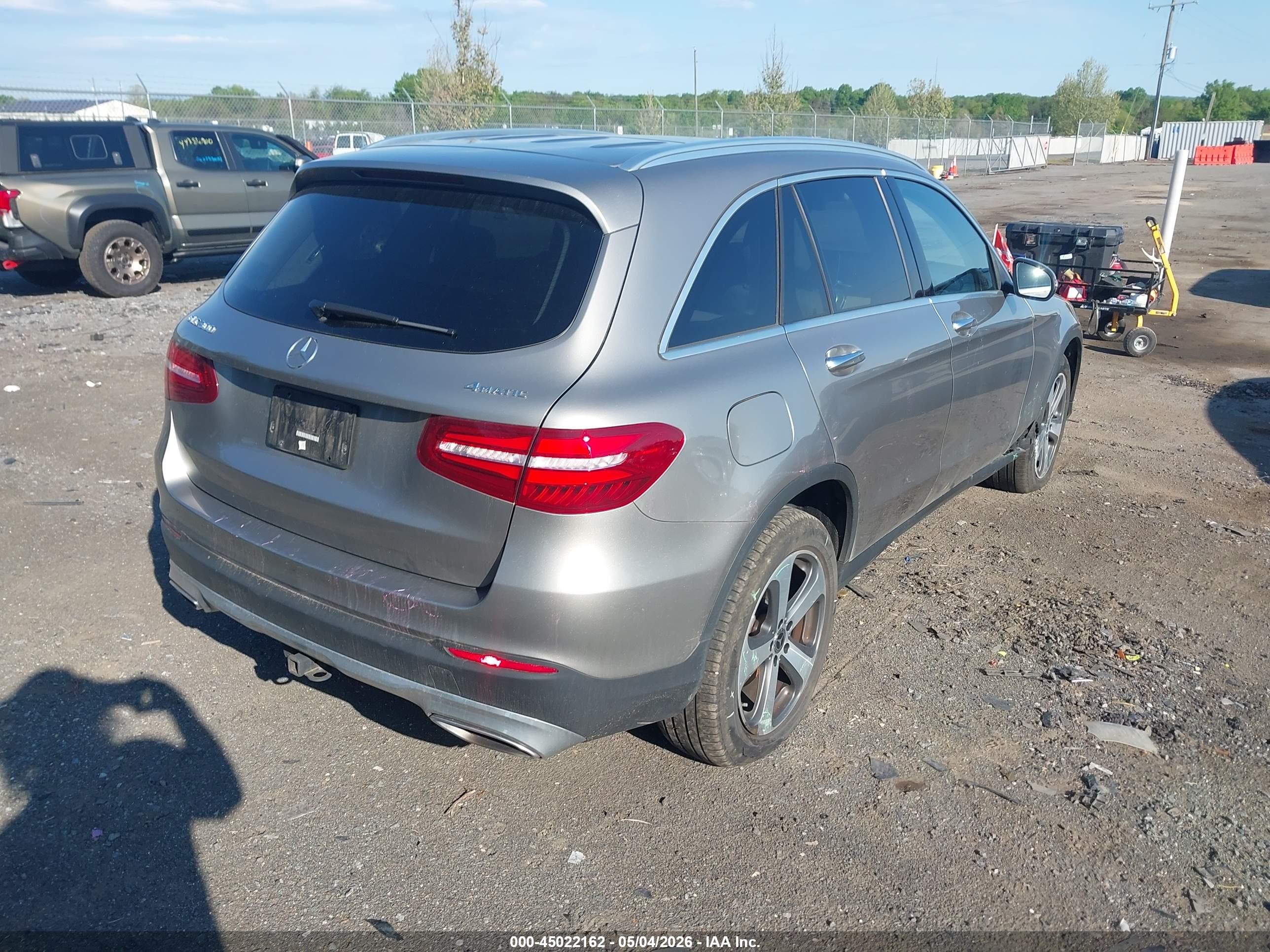 2019 Mercedes-benz Glc 300 4matic Gold vin: WDC0G4KB2KV194337
