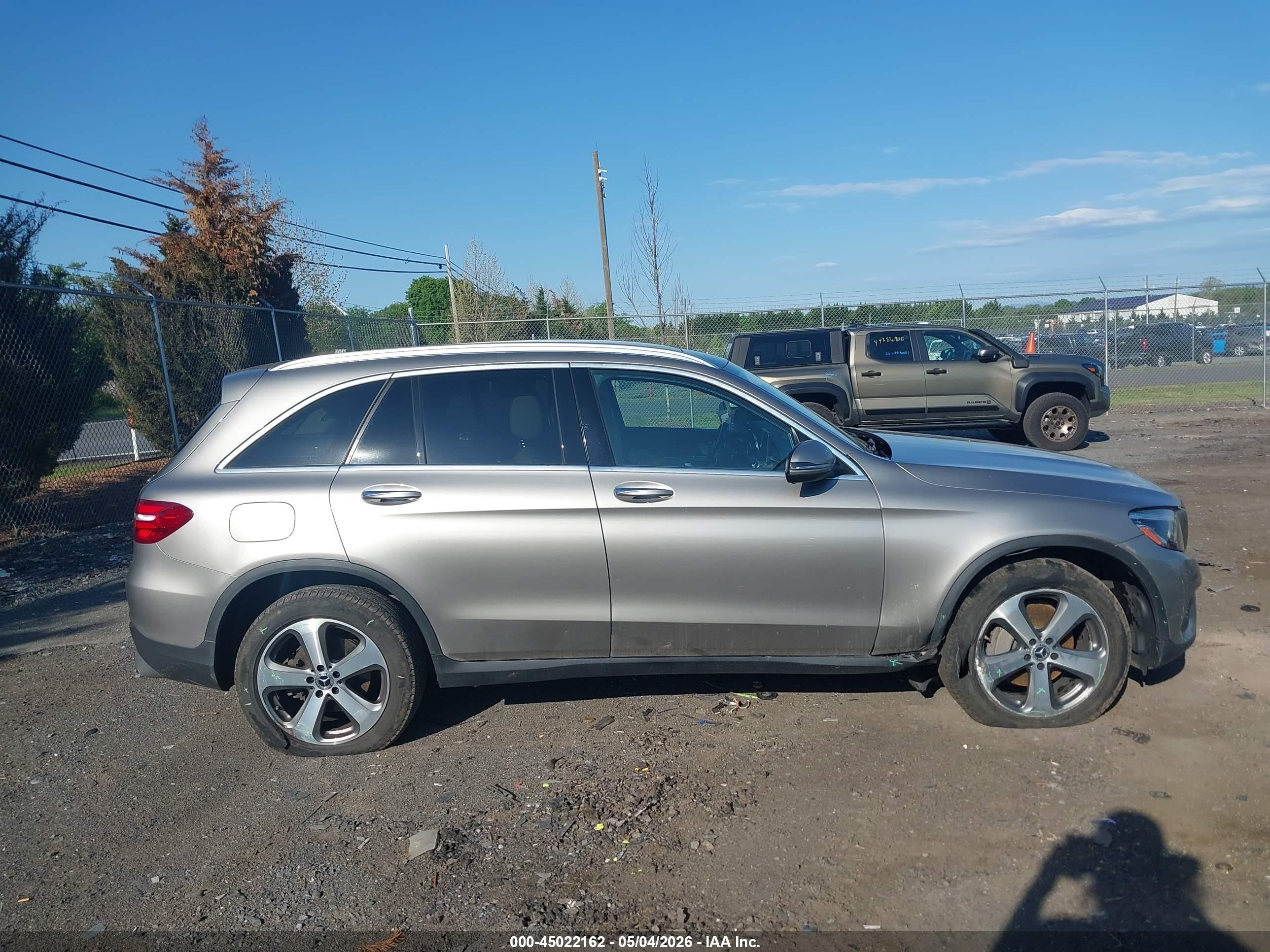2019 Mercedes-benz Glc 300 4matic Gold vin: WDC0G4KB2KV194337