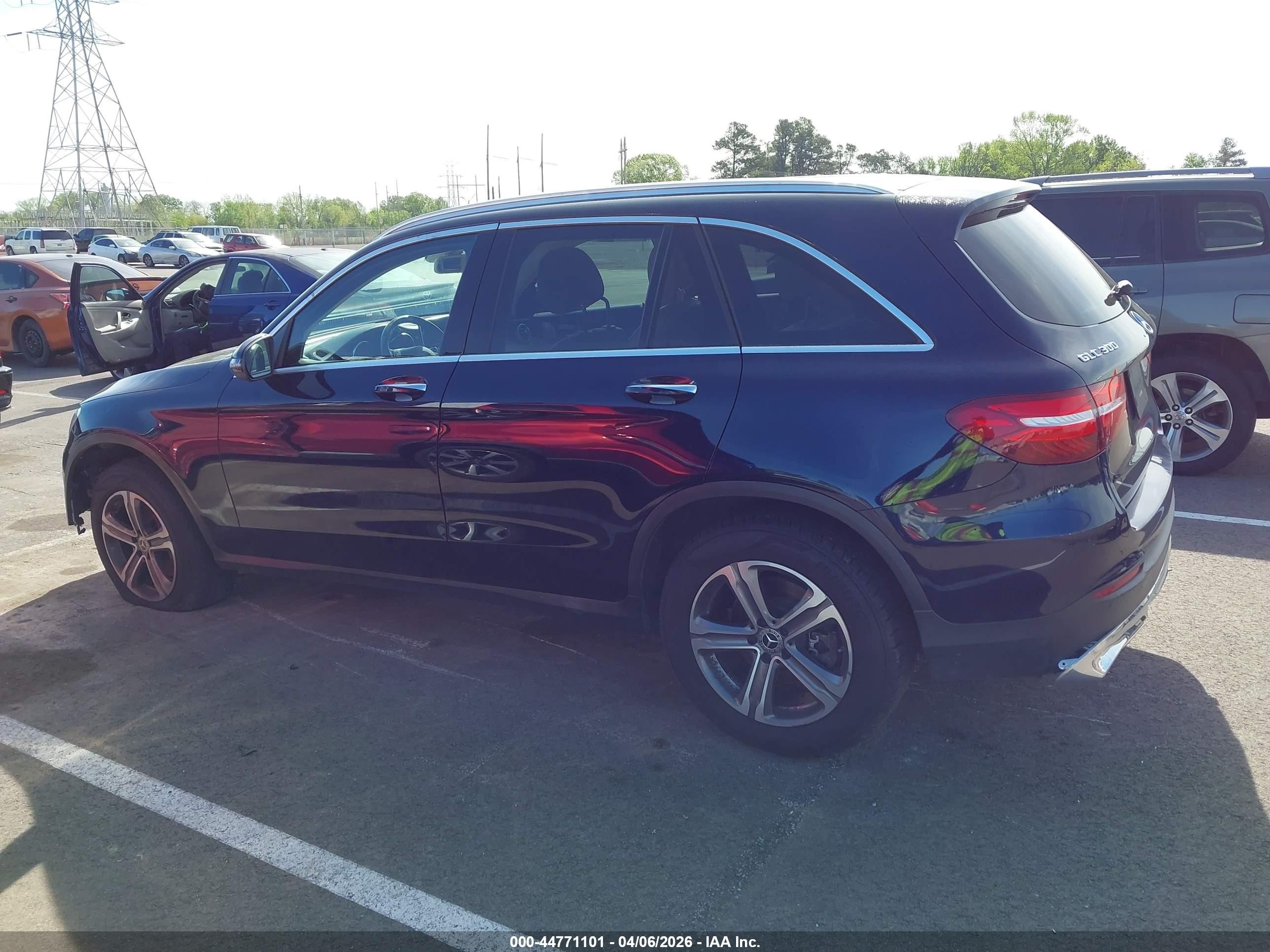 2019 Mercedes-benz Glc 300 4matic Black vin: WDC0G4KB3KF670895
