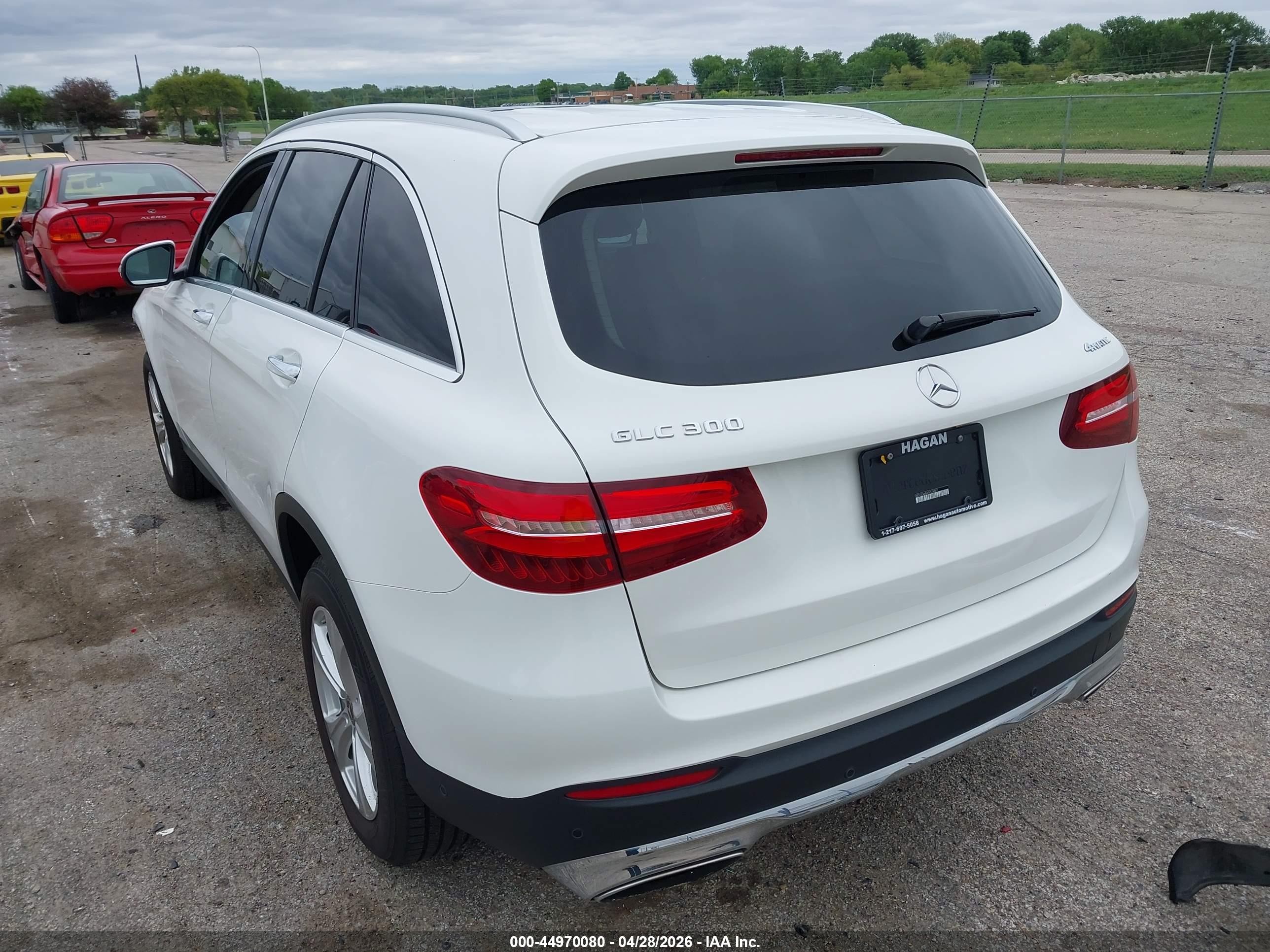 2018 Mercedes-benz Glc 300 4matic White vin: WDC0G4KB4JV028769